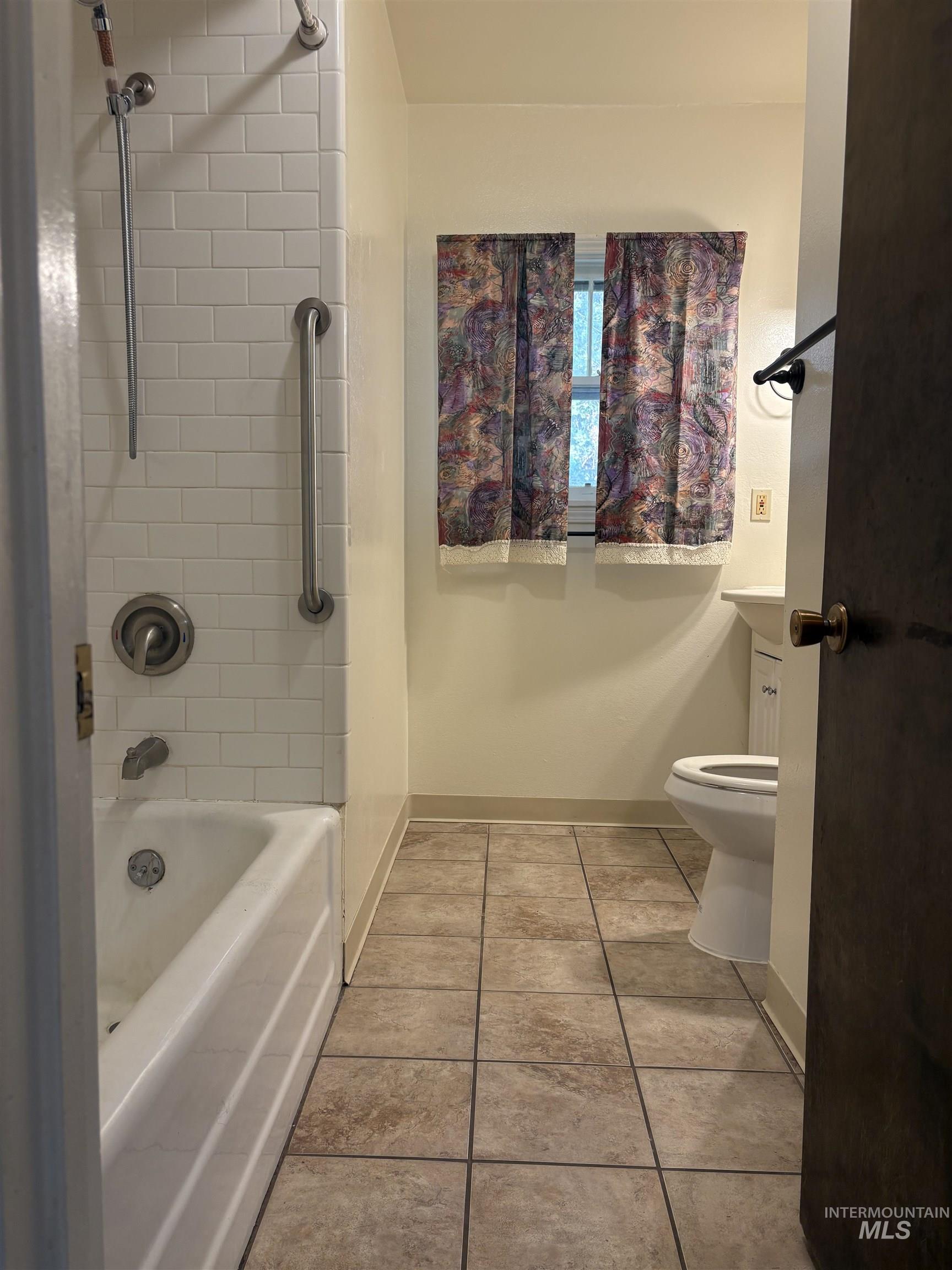2009 E Linden Street Property Photo 6