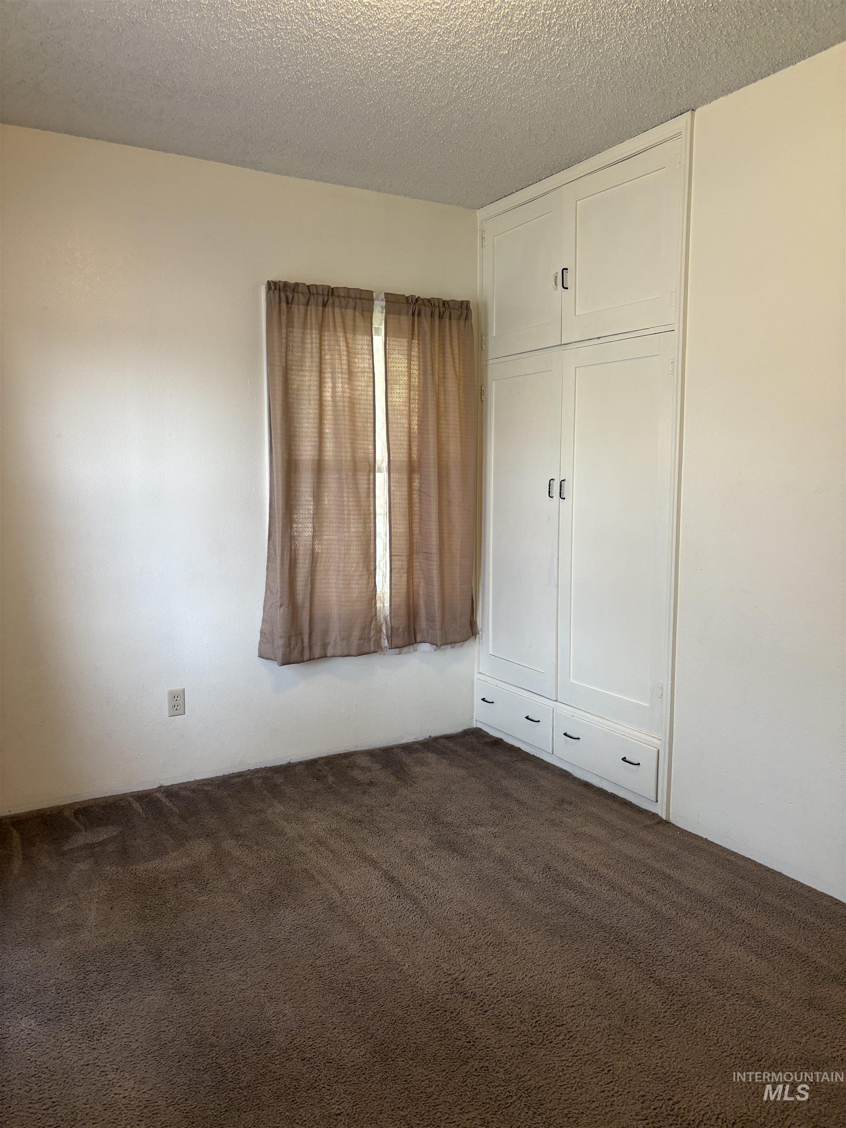 2009 E Linden Street Property Photo 8