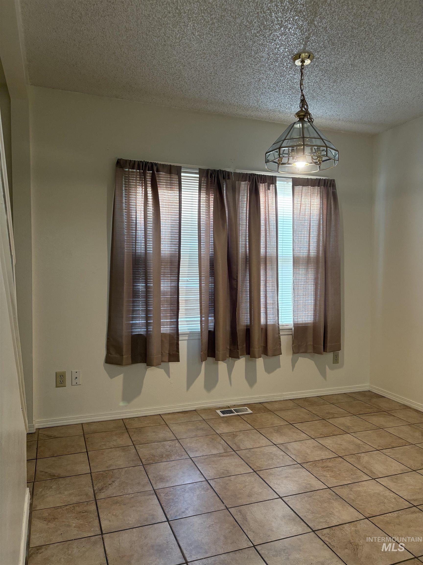 2009 E Linden Street Property Photo 13