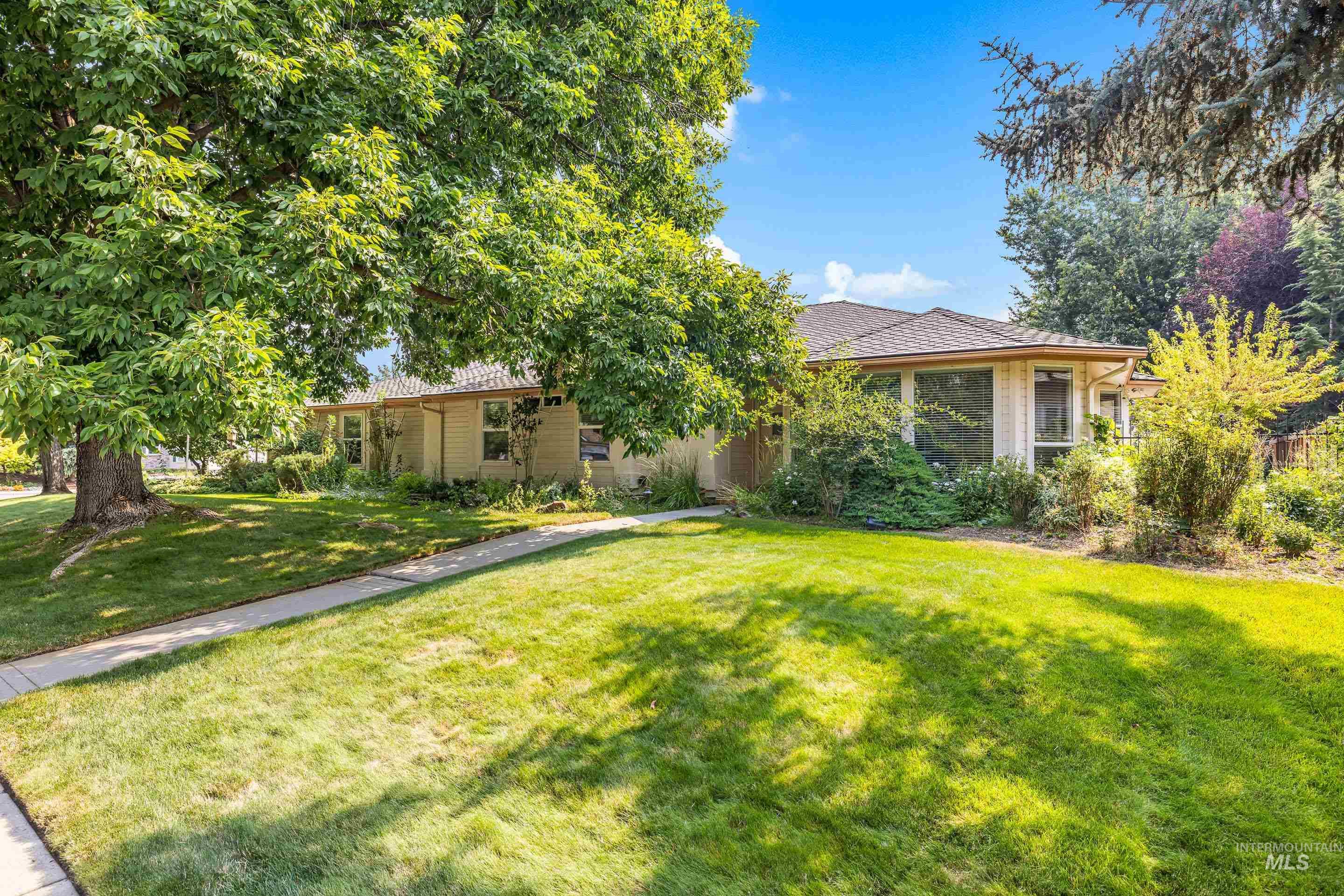 3011 E Rivernest Dr Property Photo 4