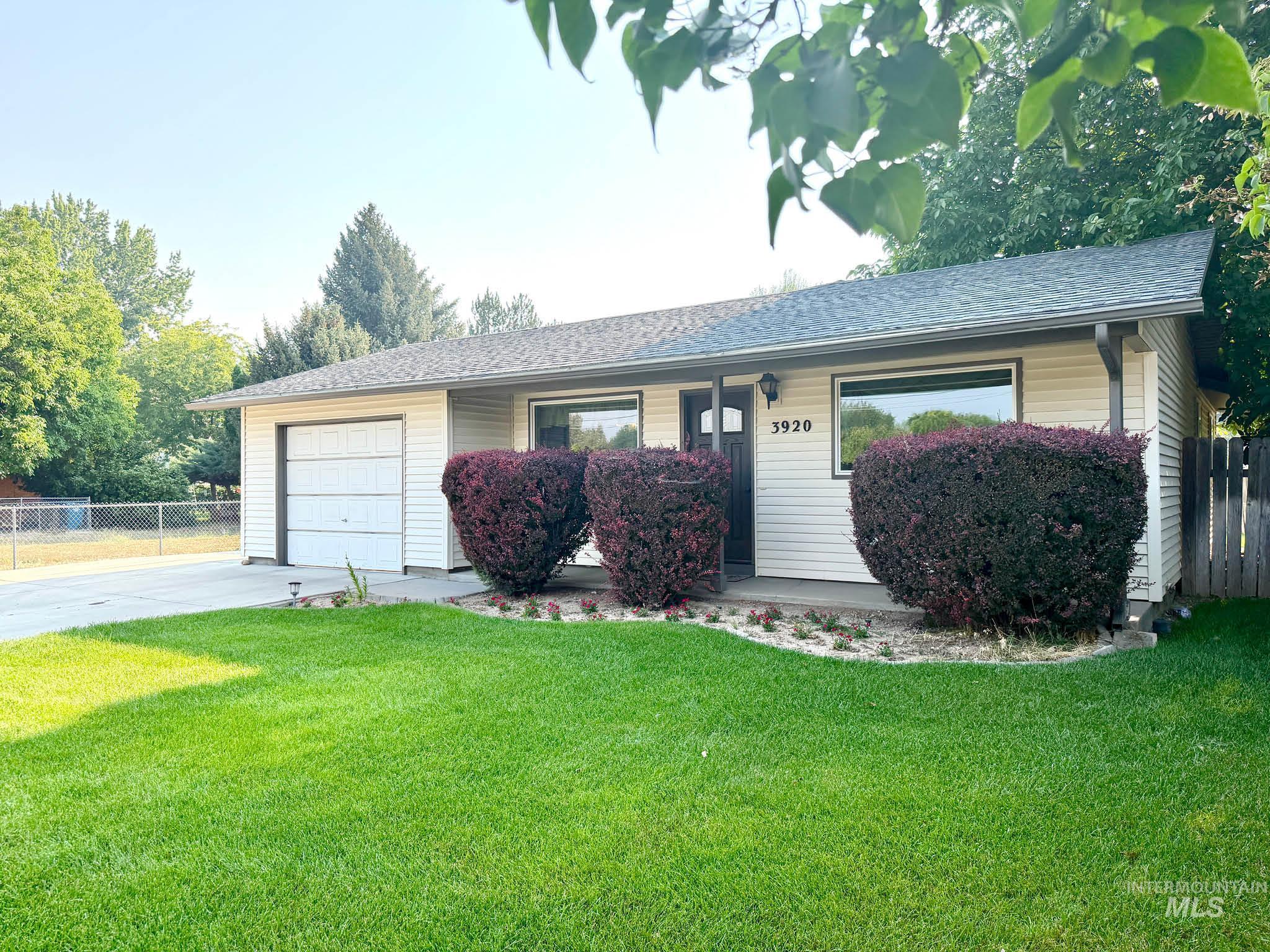3920 N Maple Grove