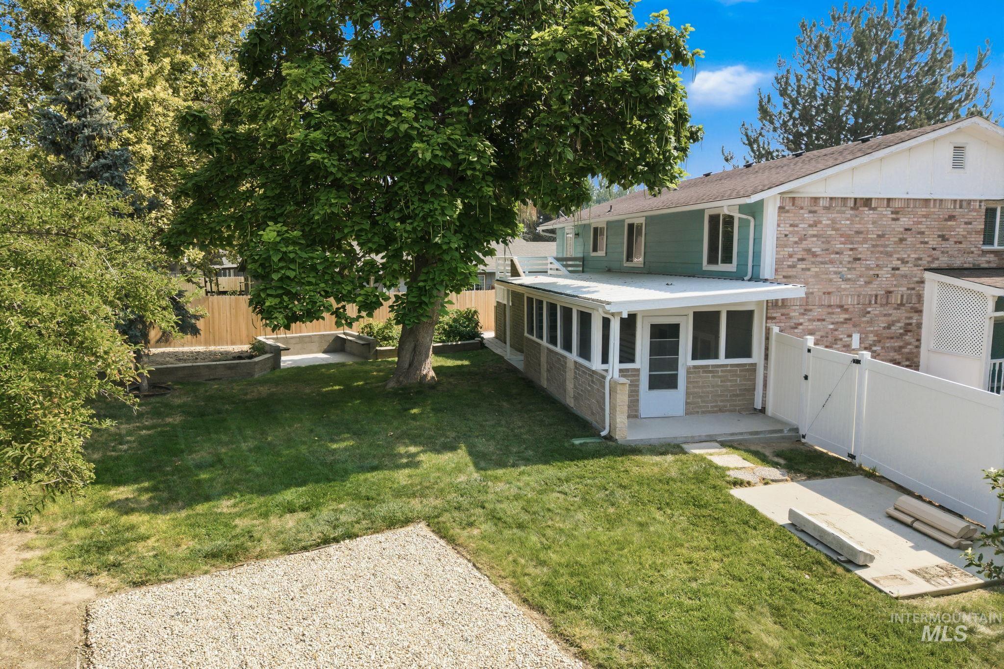 2311 N Monaco Way Property Photo 4
