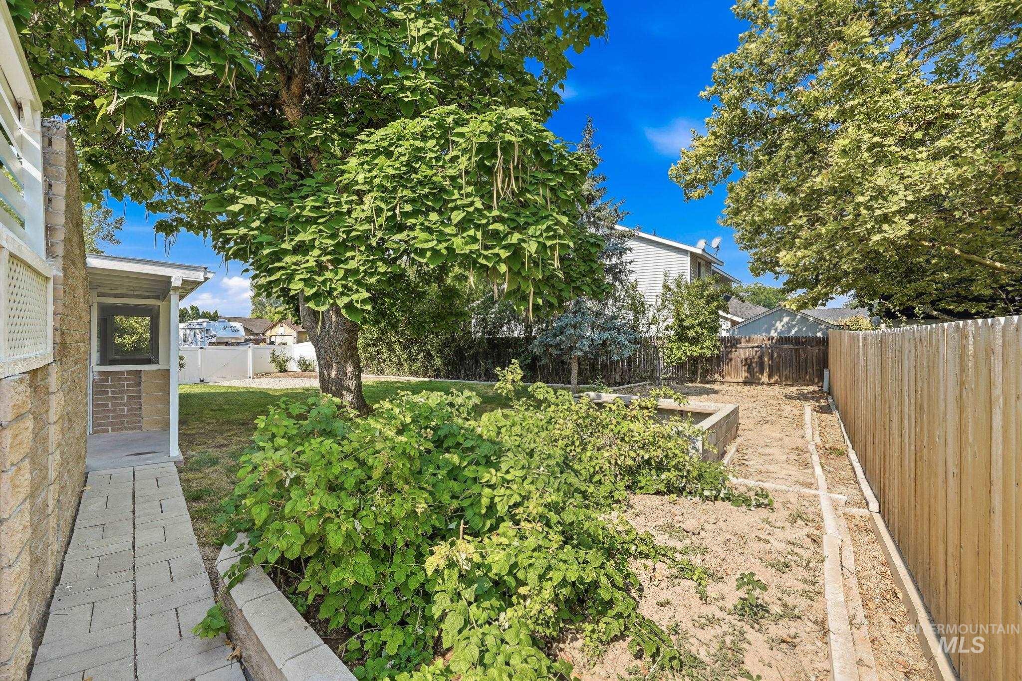 2311 N Monaco Way Property Photo 40