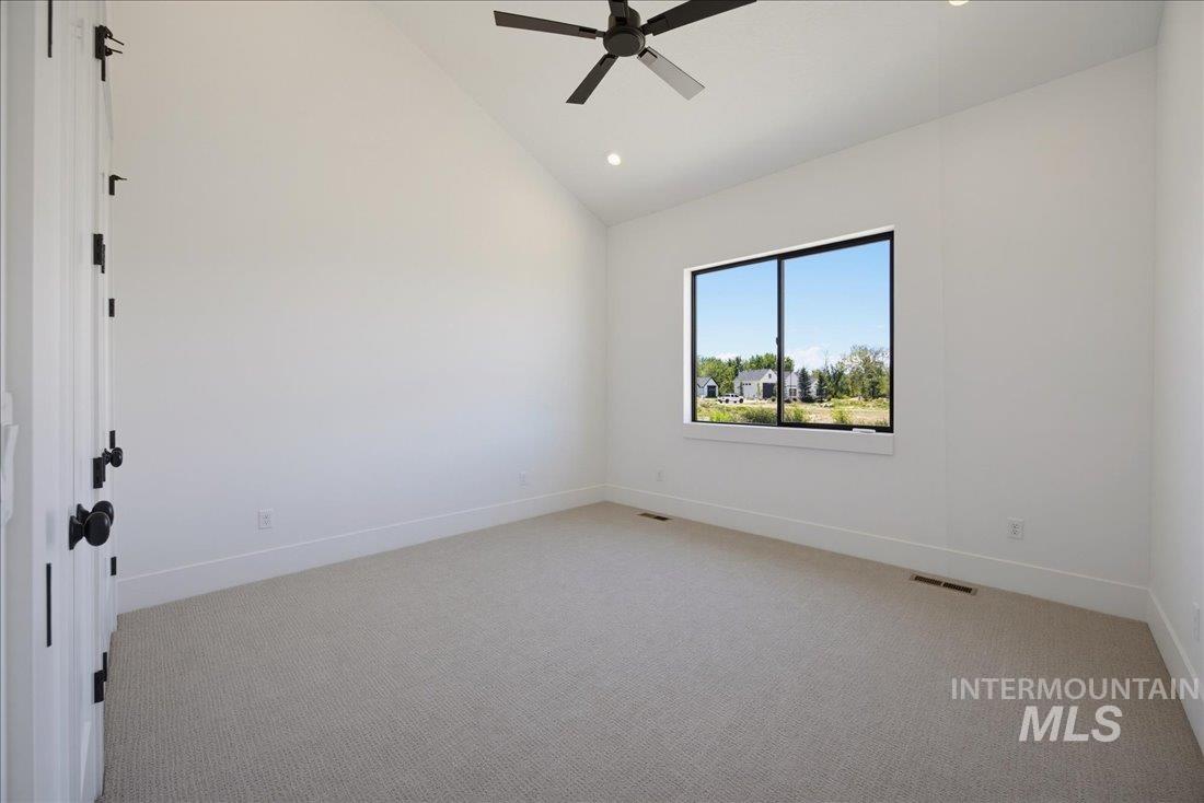 584 Founder Ave Property Photo 23