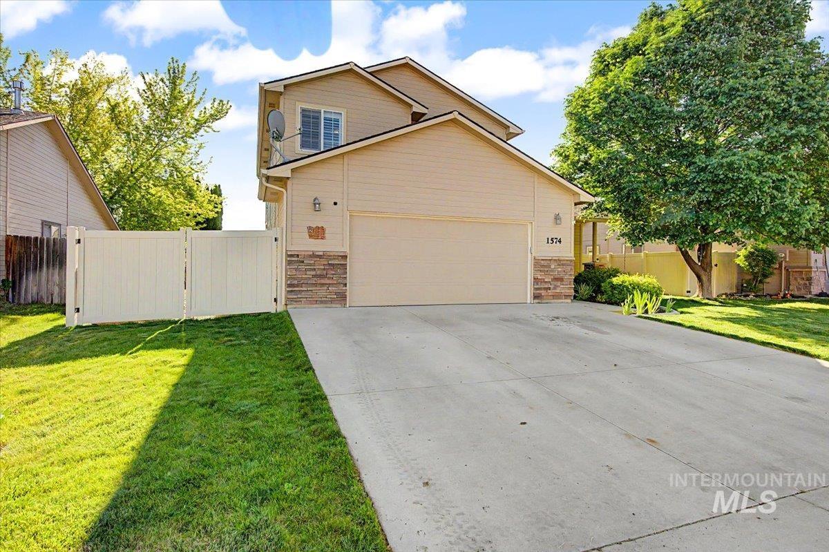 1574 S Glasgow Property Photo 3