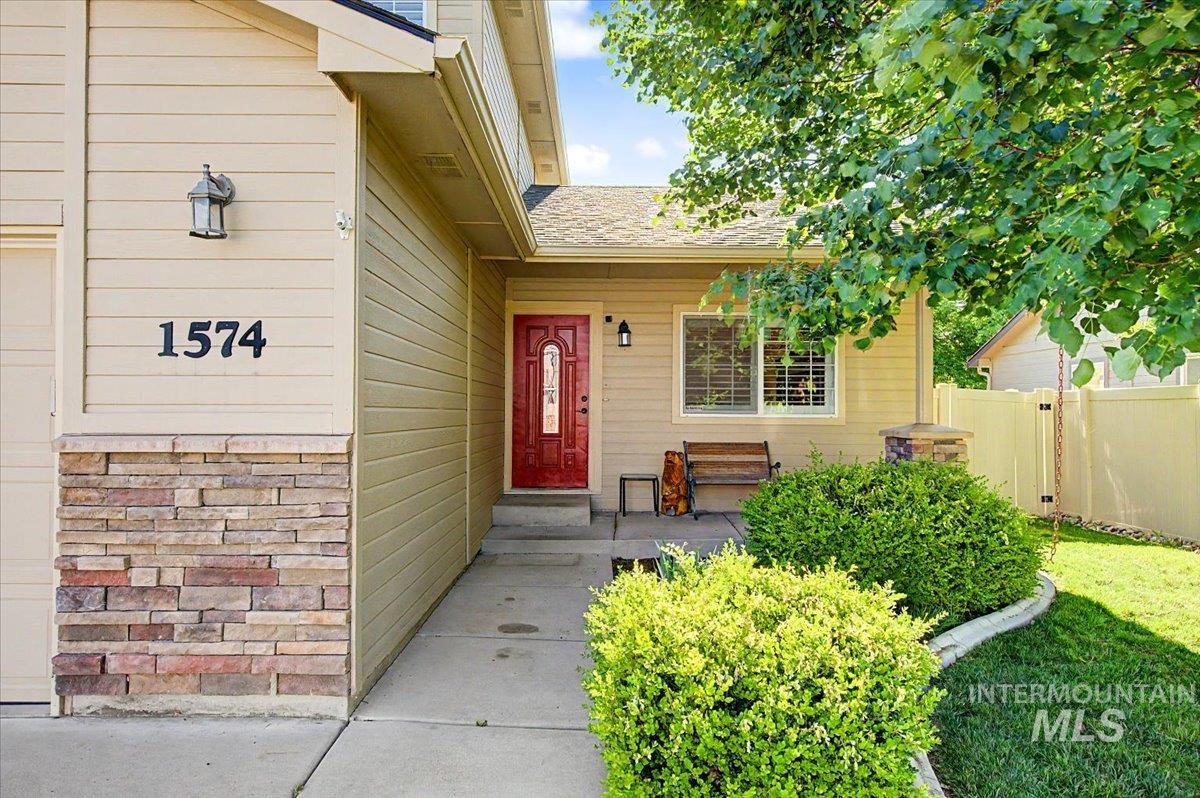 1574 S Glasgow Property Photo 4