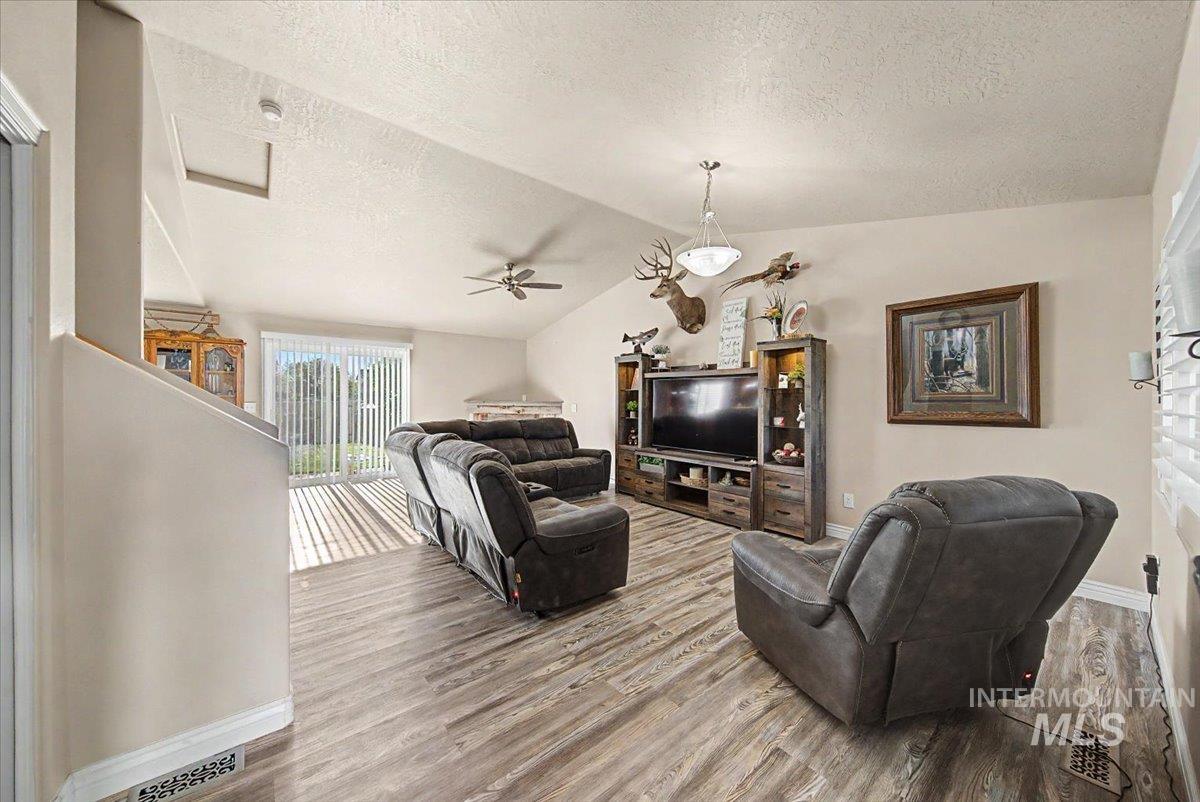 1574 S Glasgow Property Photo 6