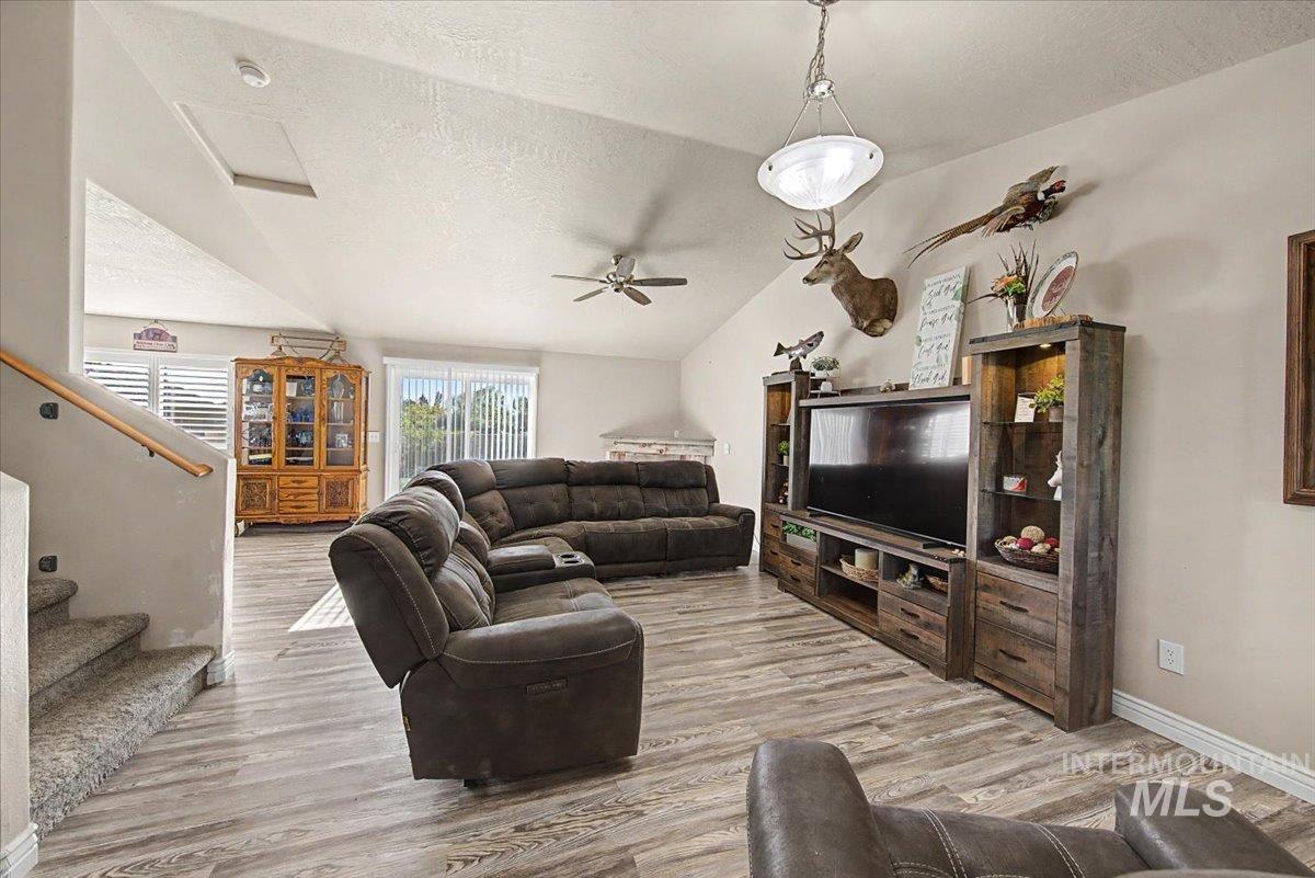 1574 S Glasgow Property Photo 7