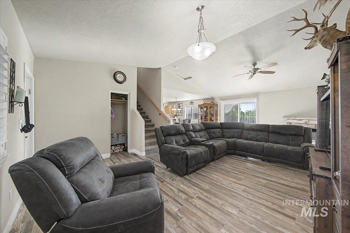 1574 S Glasgow Property Photo 8