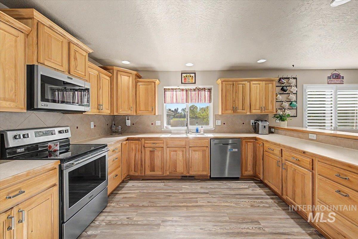 1574 S Glasgow Property Photo 20