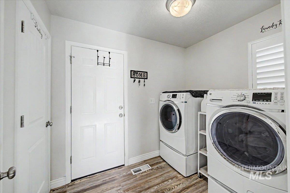 1574 S Glasgow Property Photo 23