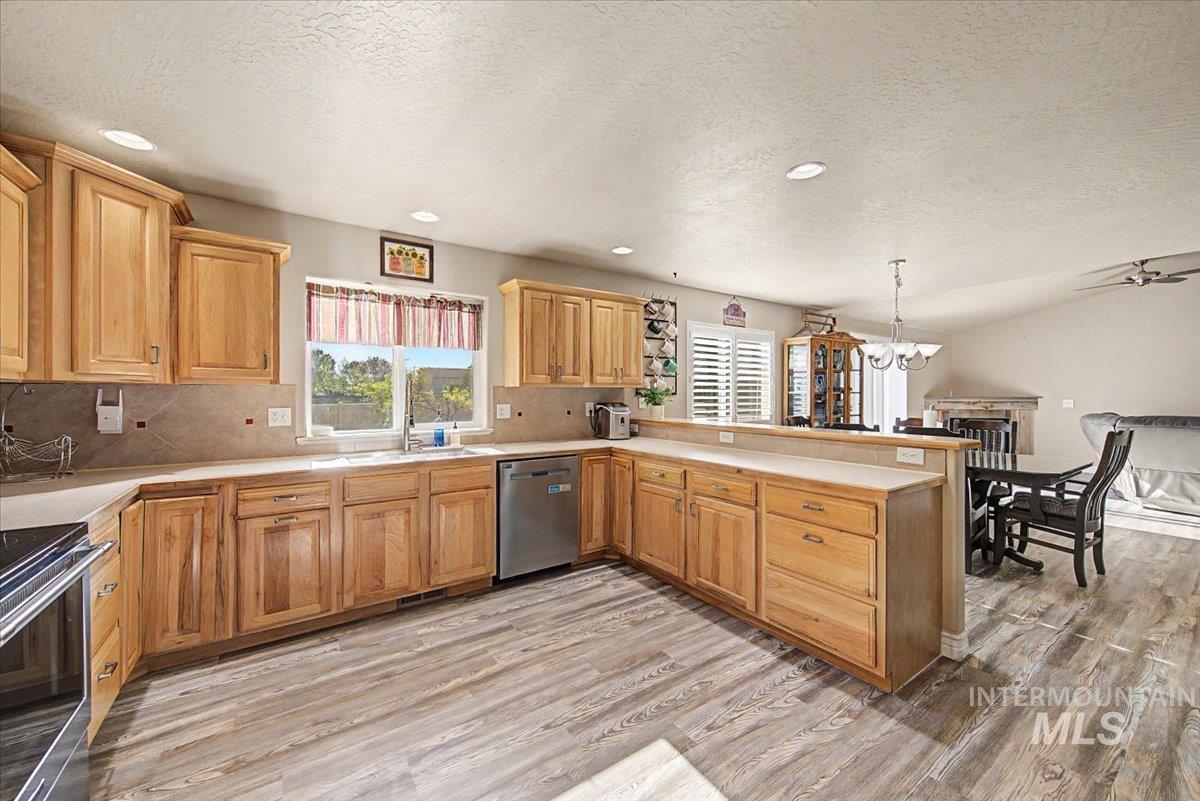1574 S Glasgow Property Photo 27