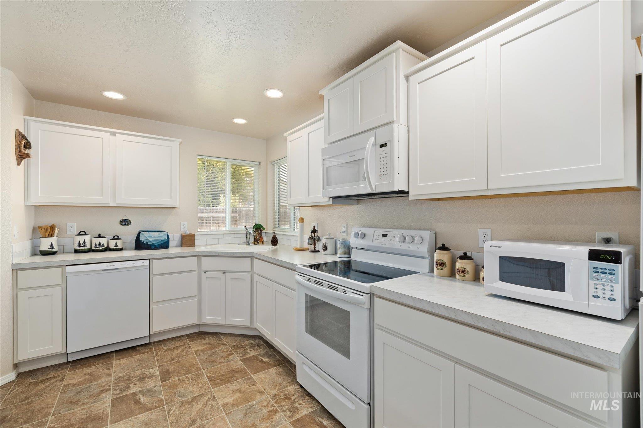 3427 S Clark Fork Ave Property Photo 14