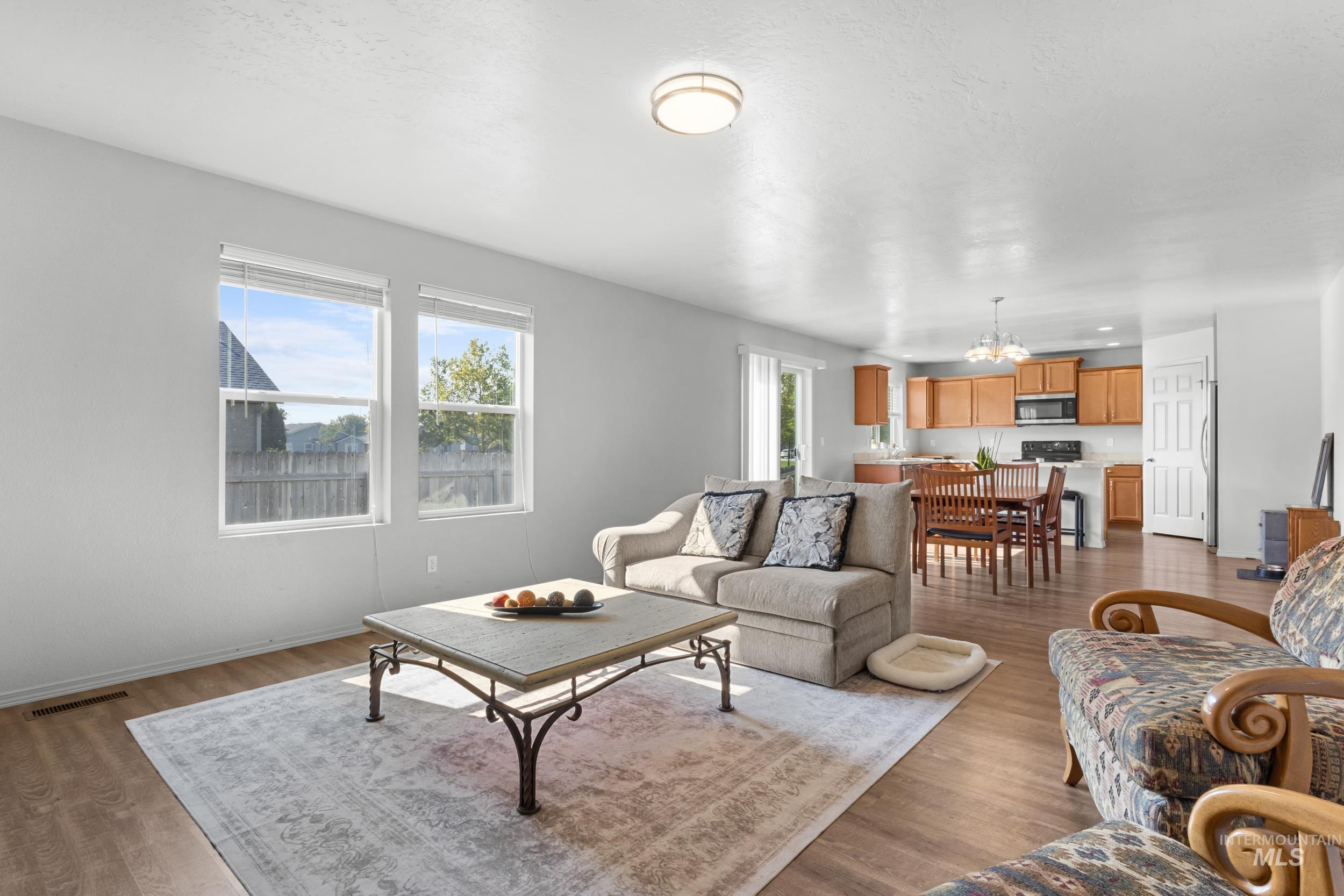 4633 N Dyver Property Photo 4
