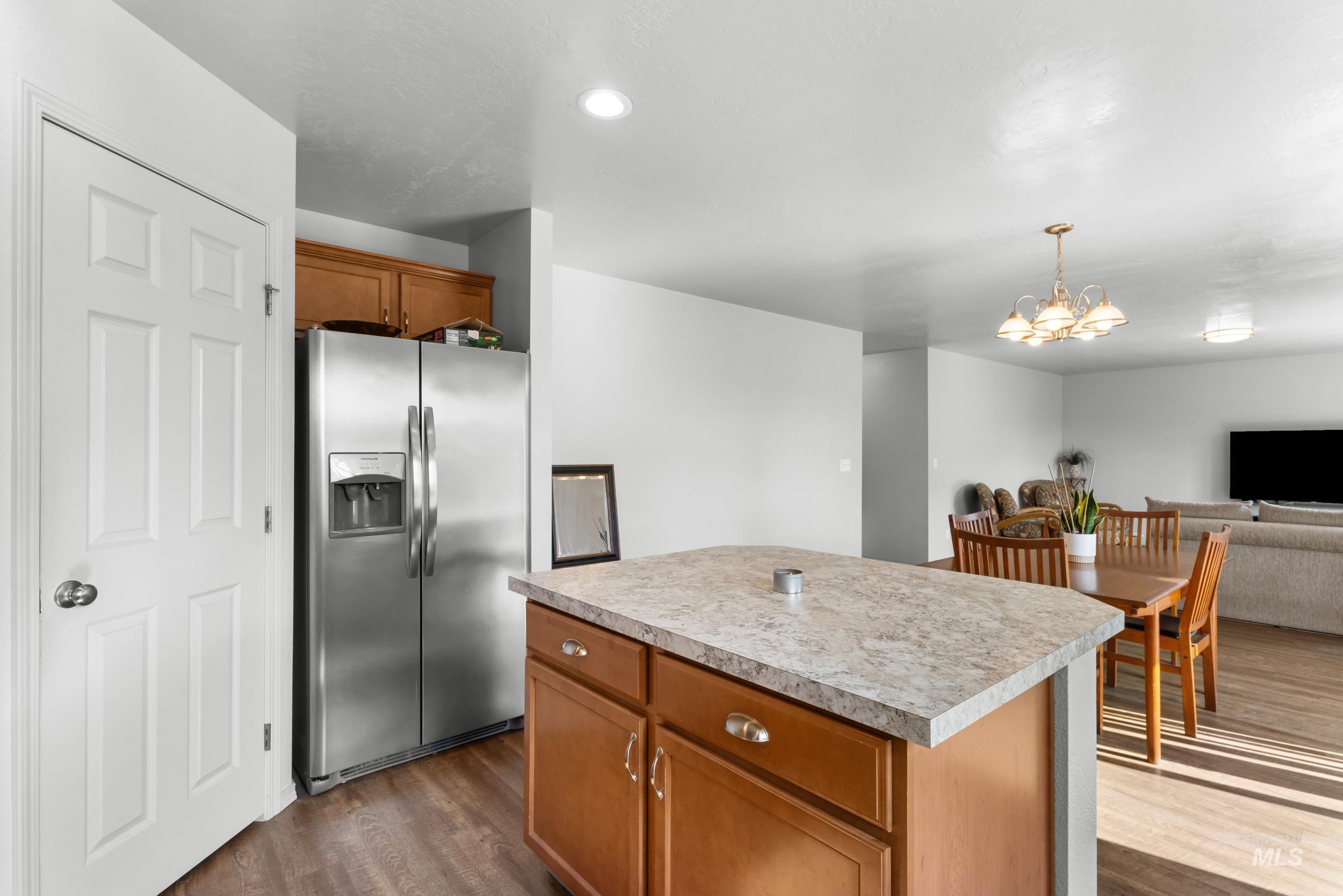 4633 N Dyver Property Photo 8