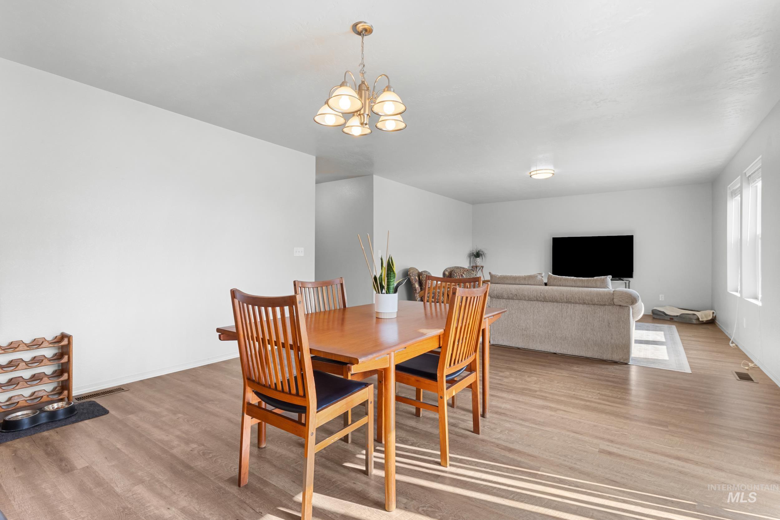 4633 N Dyver Property Photo 10