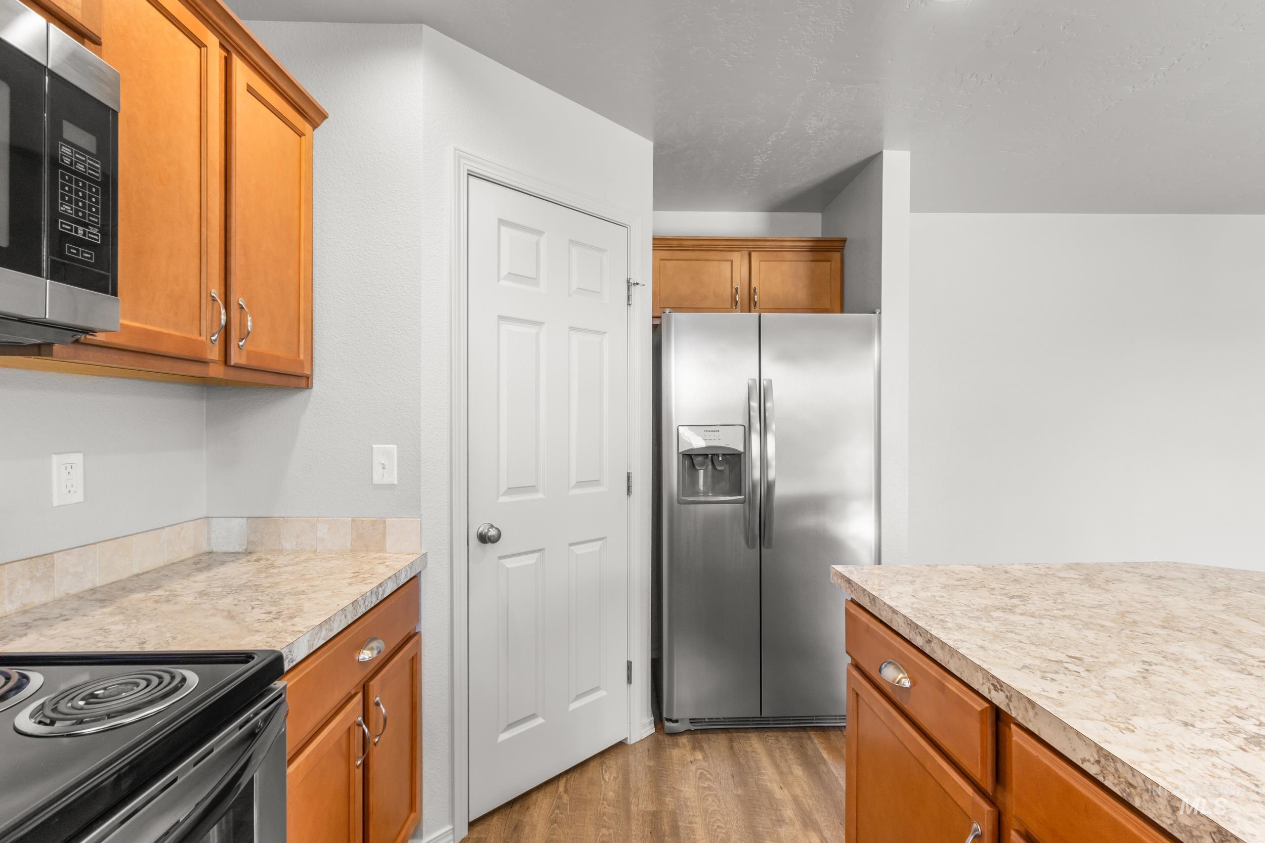 4633 N Dyver Property Photo 10