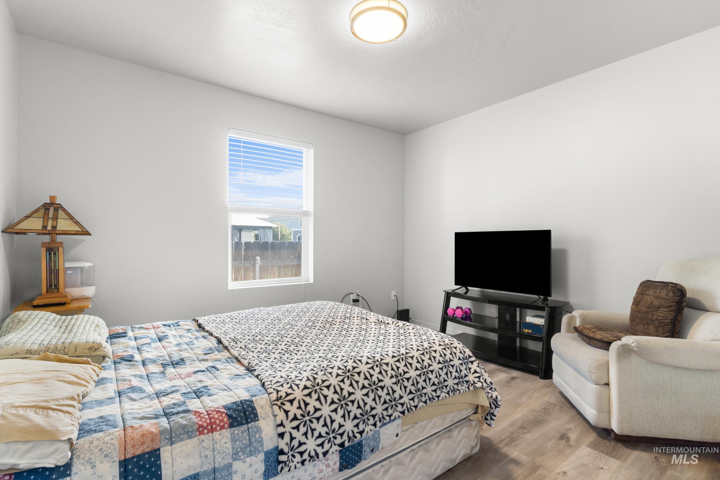 4633 N Dyver Property Photo 13