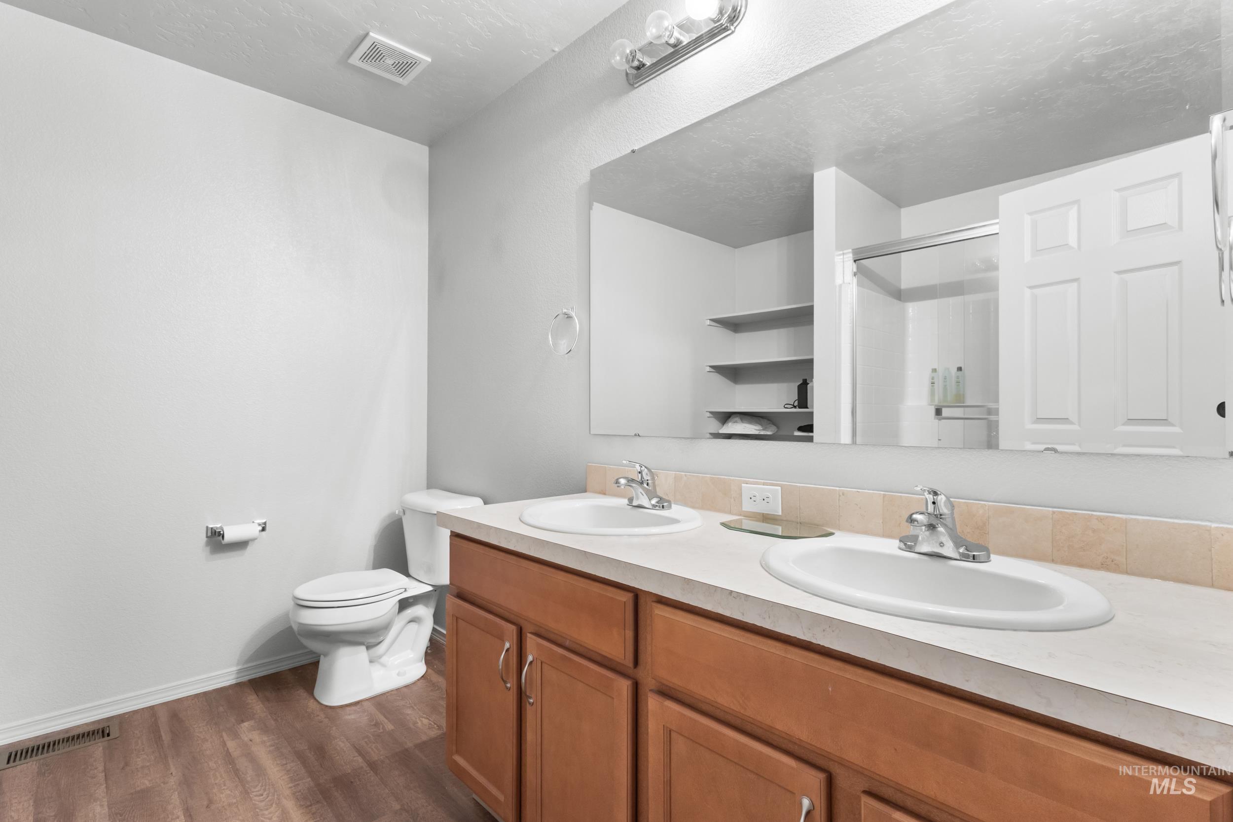 4633 N Dyver Property Photo 14
