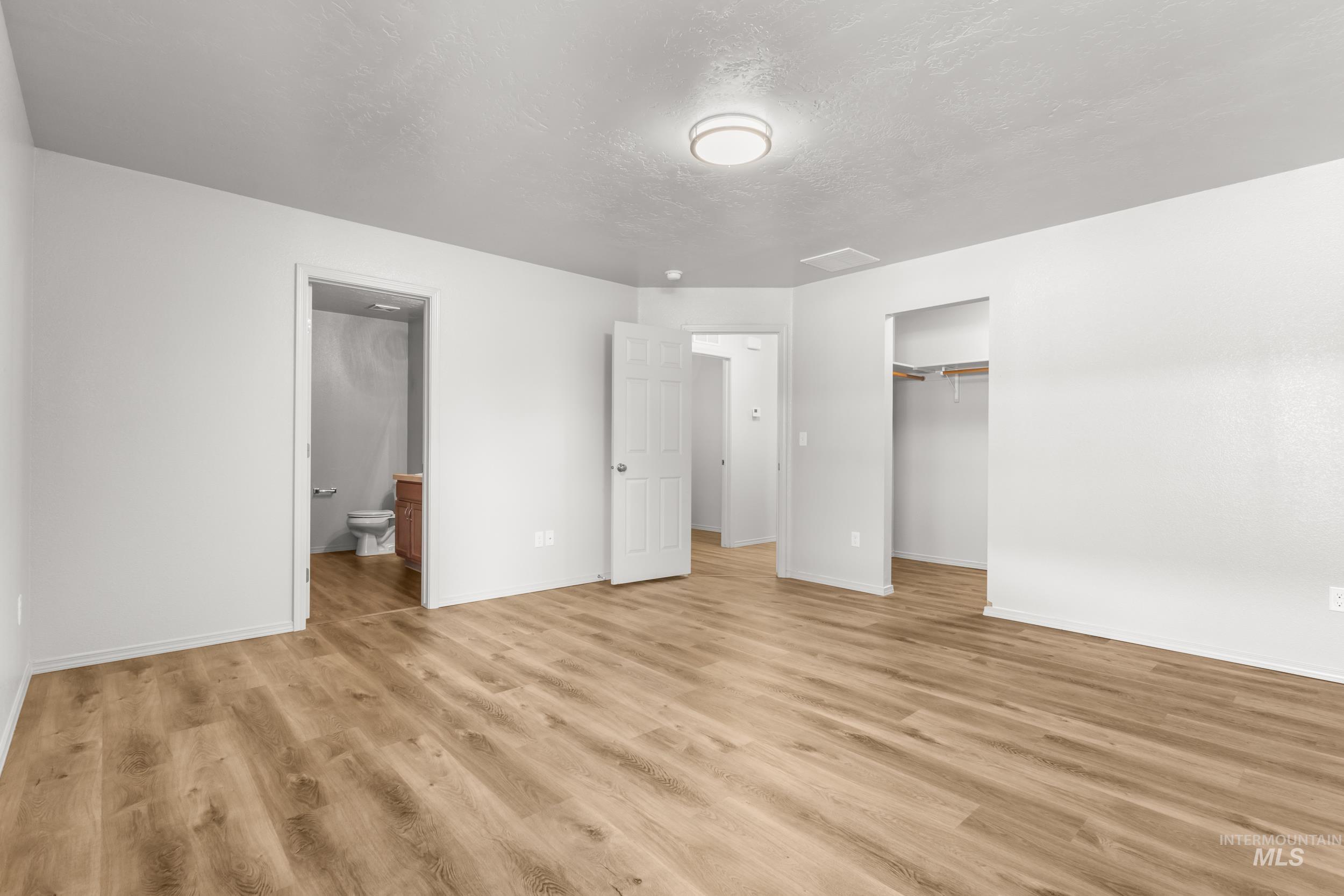 4633 N Dyver Property Photo 15