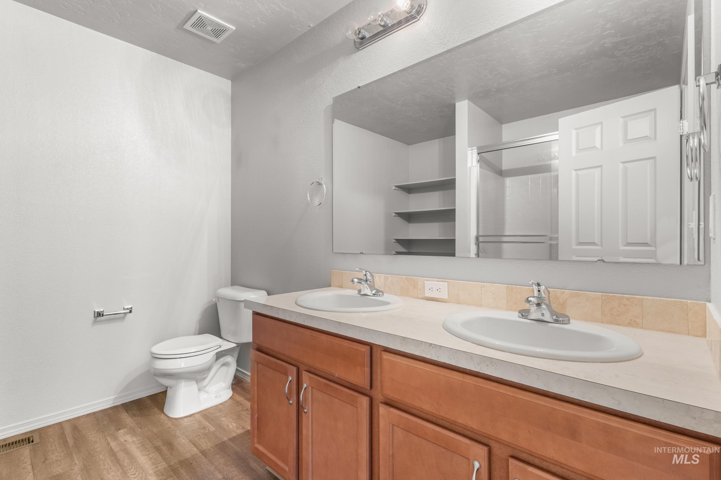 4633 N Dyver Property Photo 18