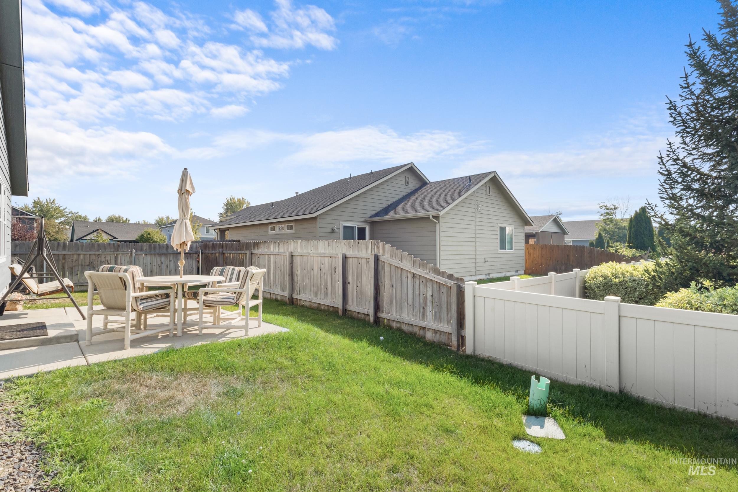 4633 N Dyver Property Photo 21