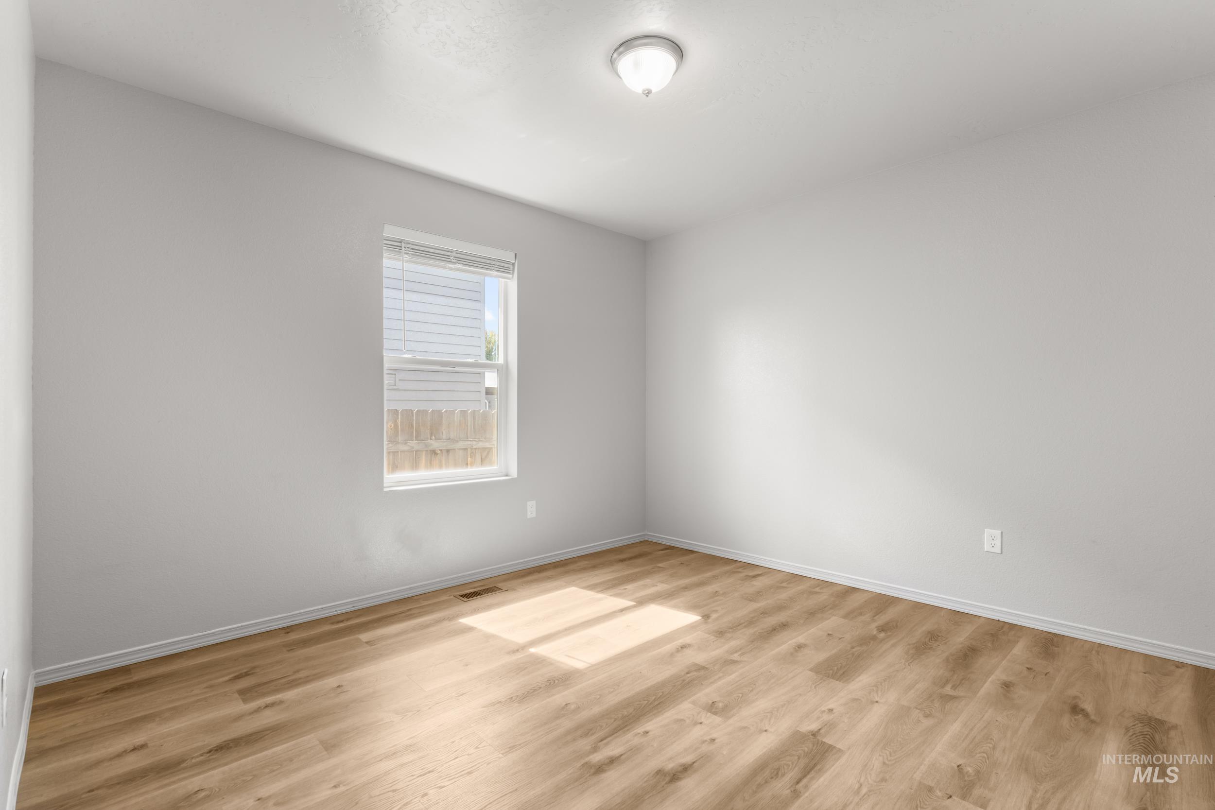 4633 N Dyver Property Photo 22