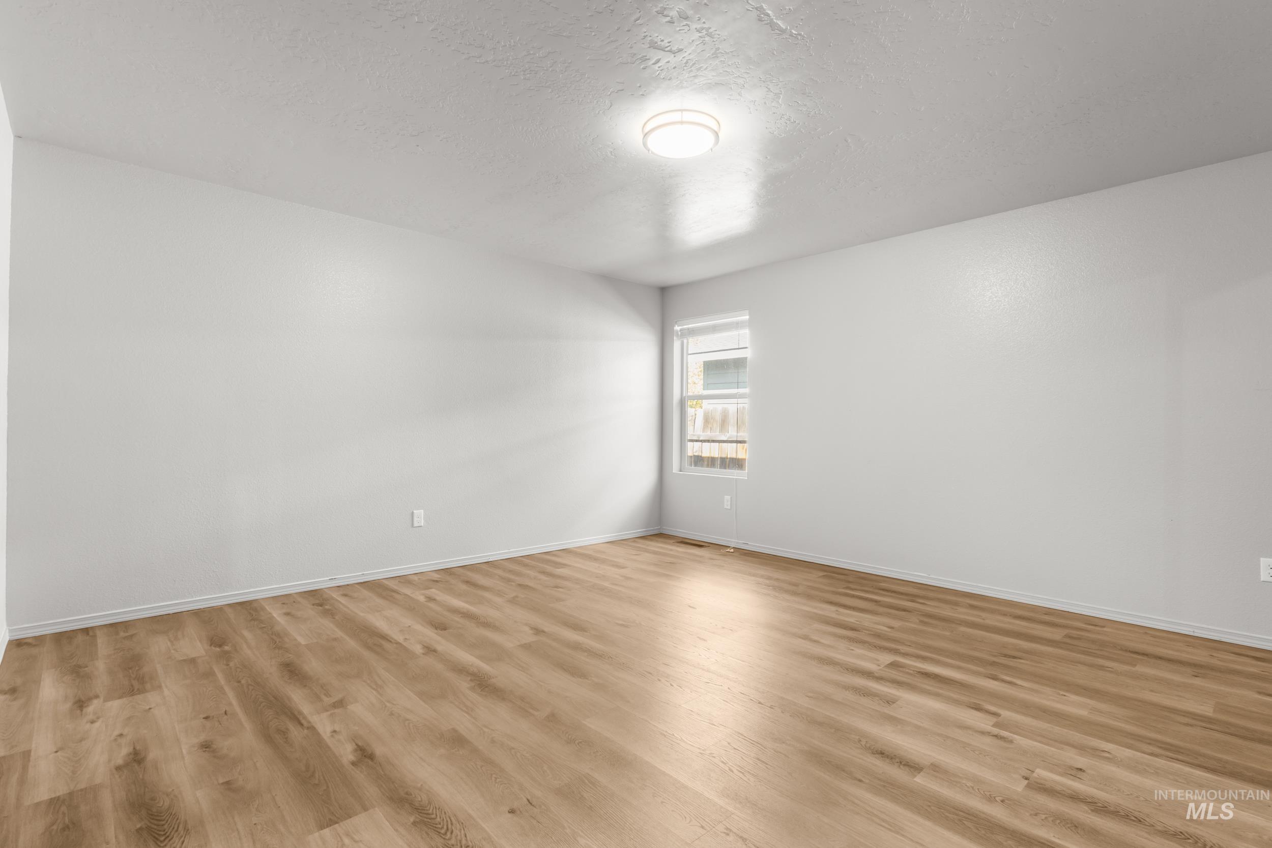 4633 N Dyver Property Photo 23