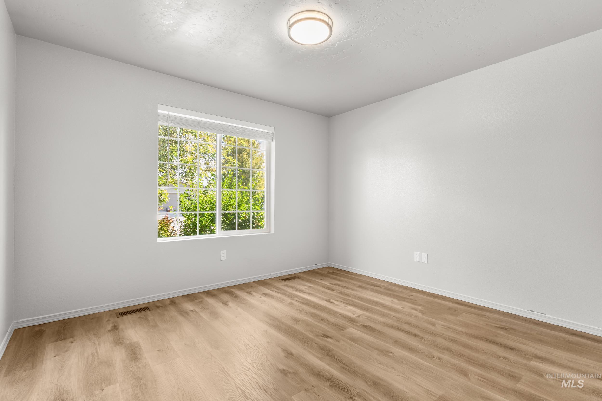 4633 N Dyver Property Photo 25