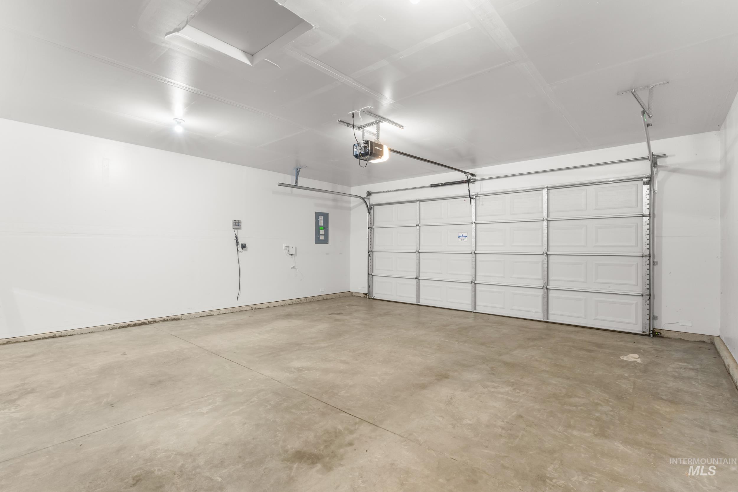 4633 N Dyver Property Photo 28