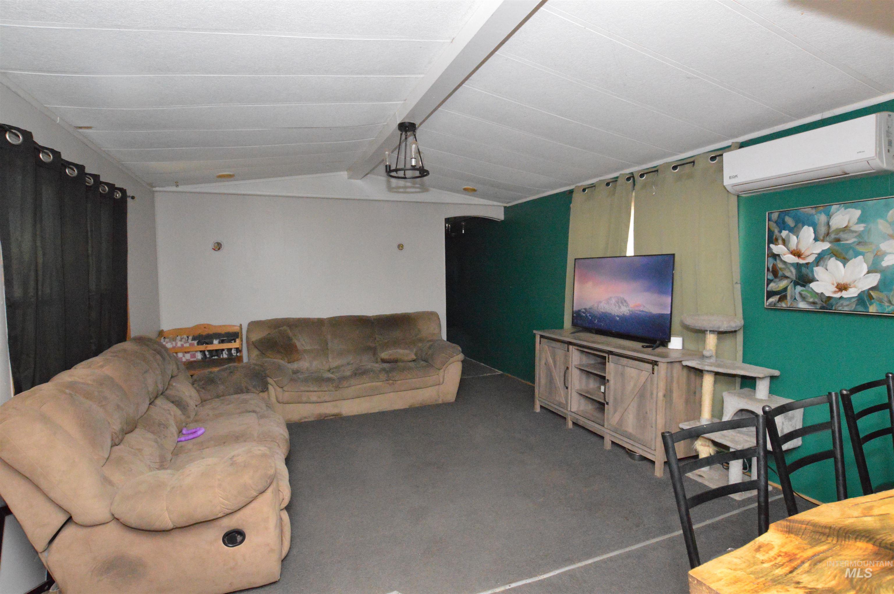 110 N Front St Property Photo 18