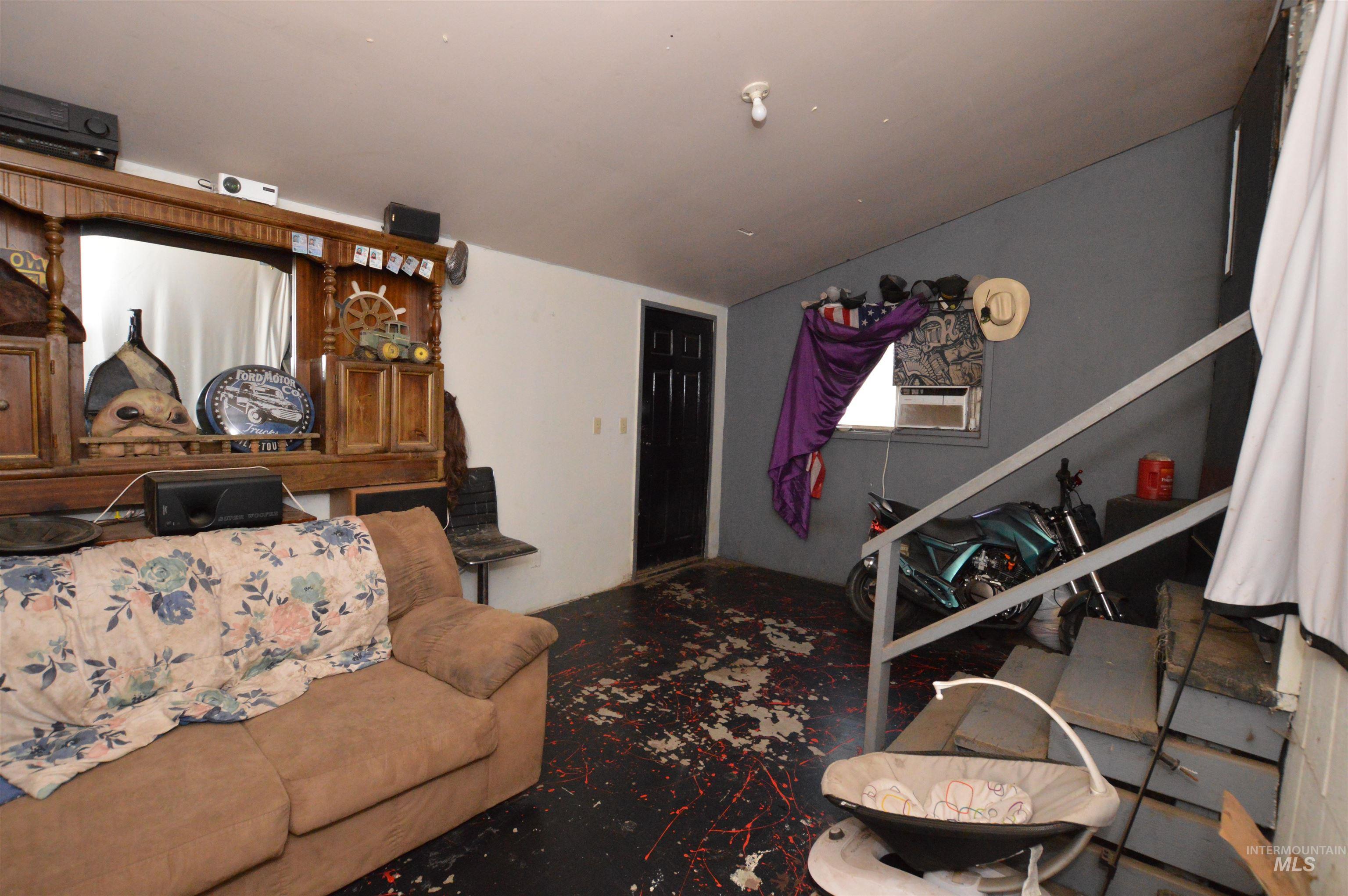 110 N Front St Property Photo 27
