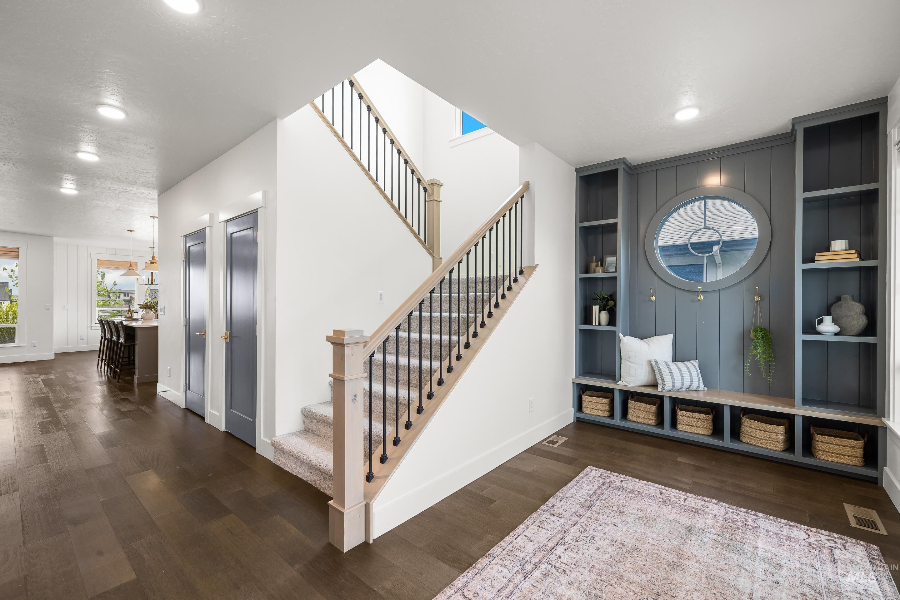 747 S Short Lane Property Photo 4