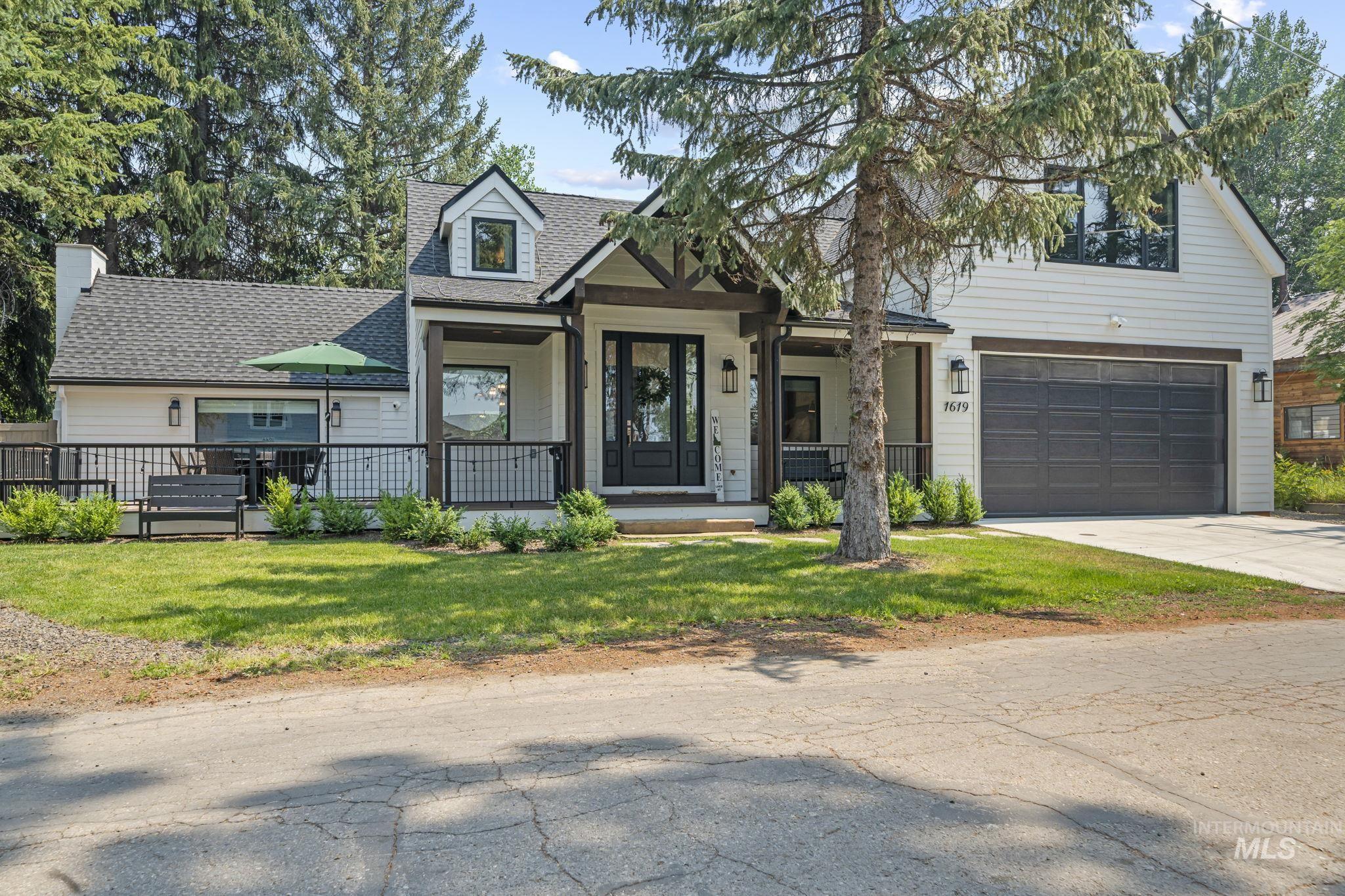1619 E Lake St Property Photo 43