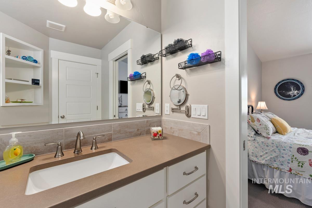 4693 N Mallorca Way Property Photo 18