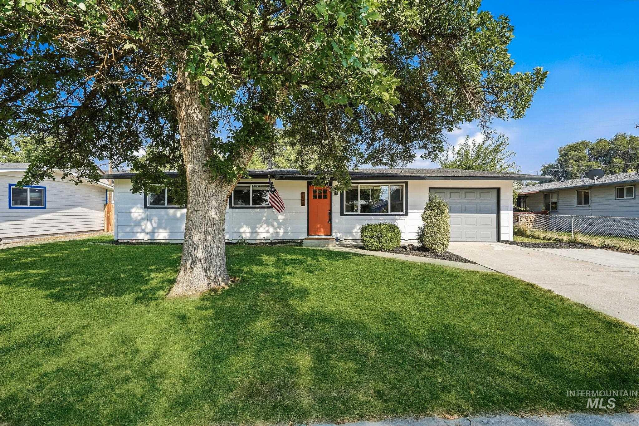 108 N Rowena St Property Photo 2