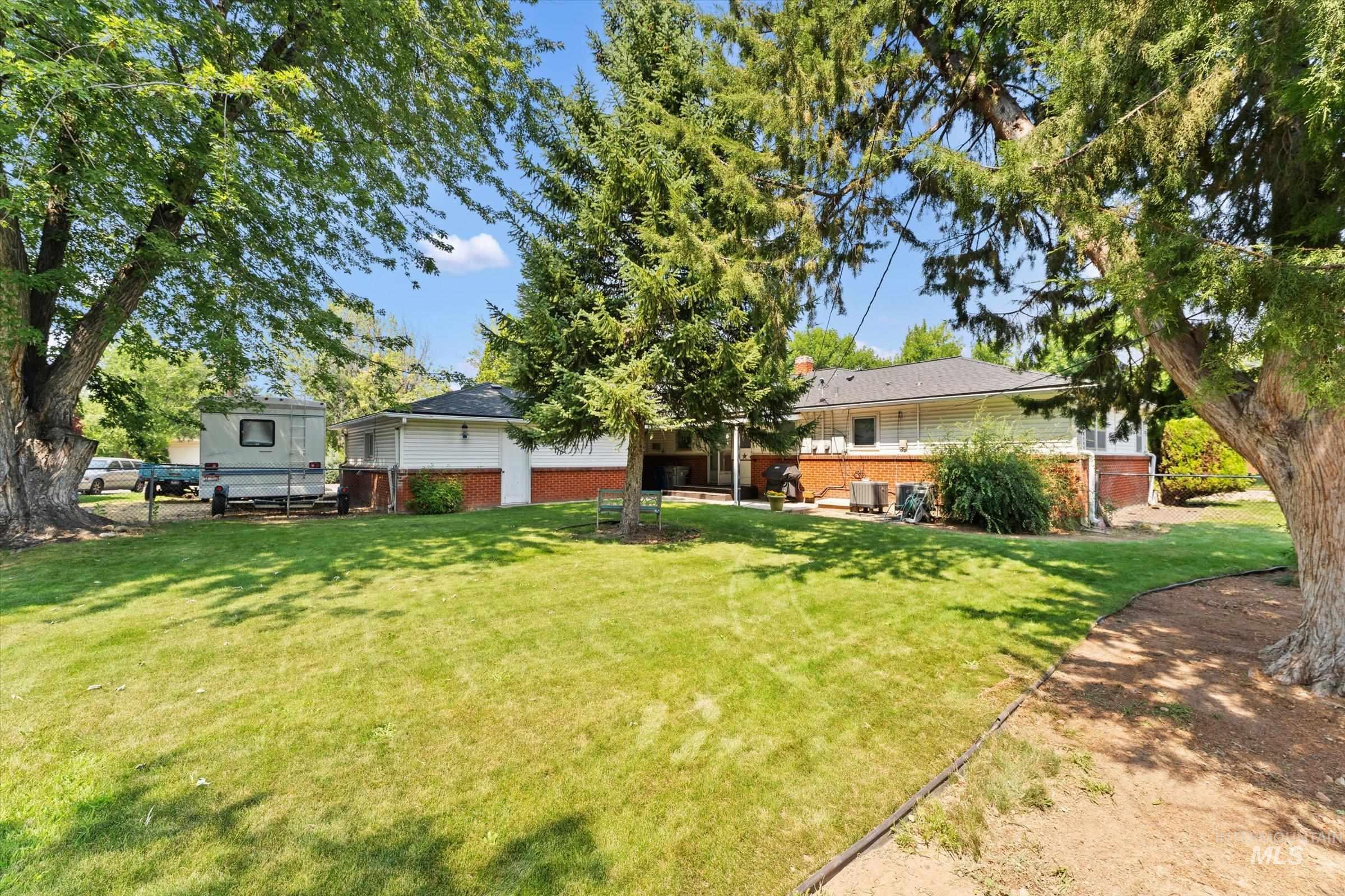 1715-1719 N Westland Dr Property Photo 25