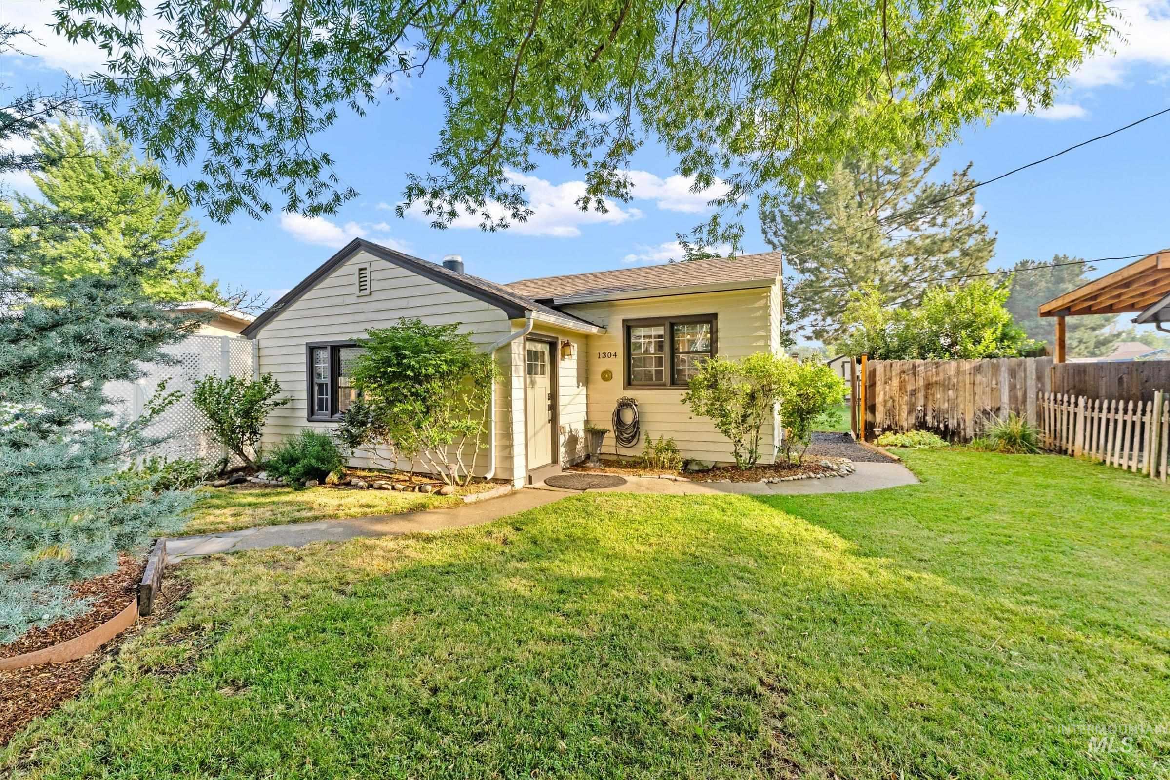 1304 W Targee Property Photo 1