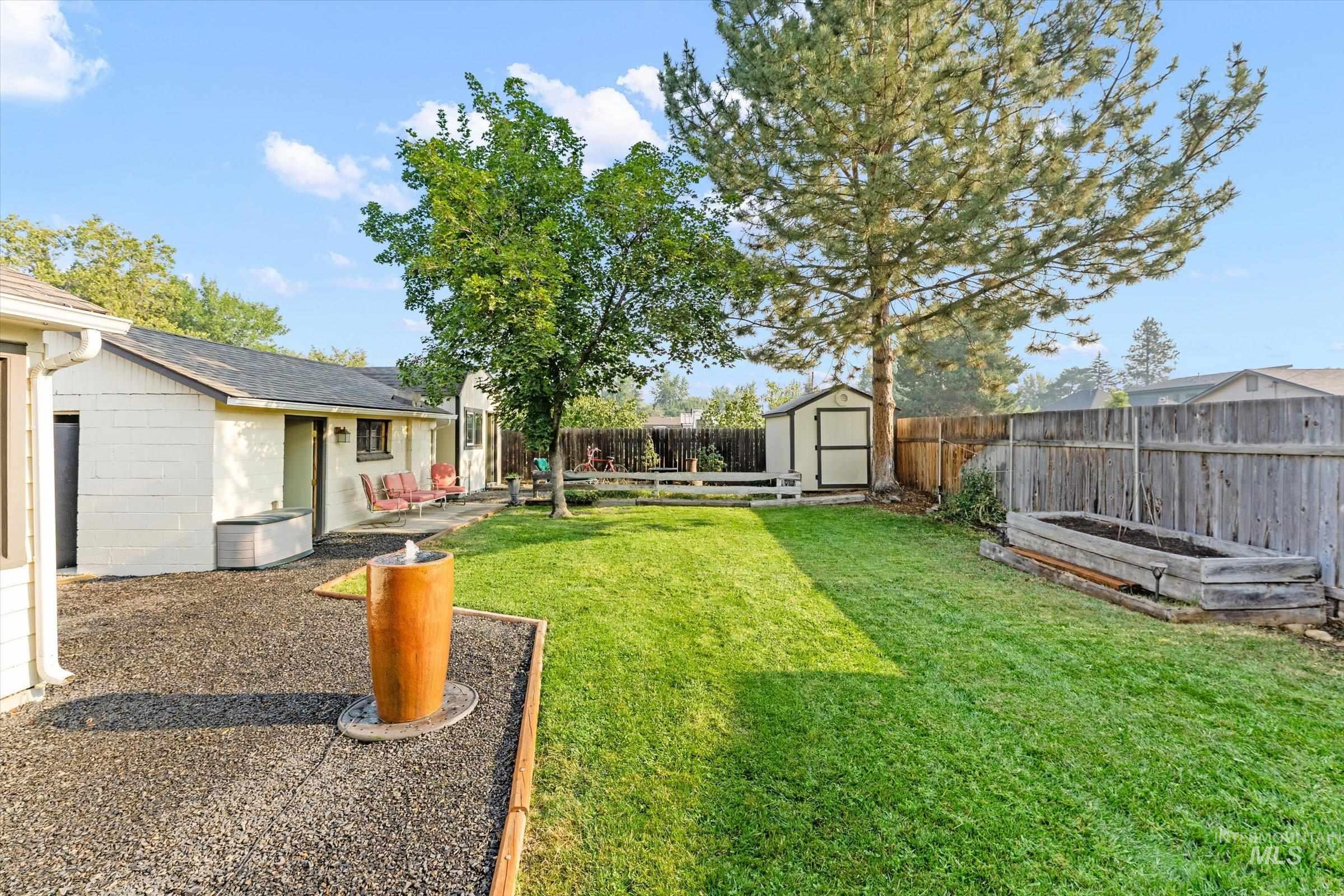 1304 W Targee Property Photo 3