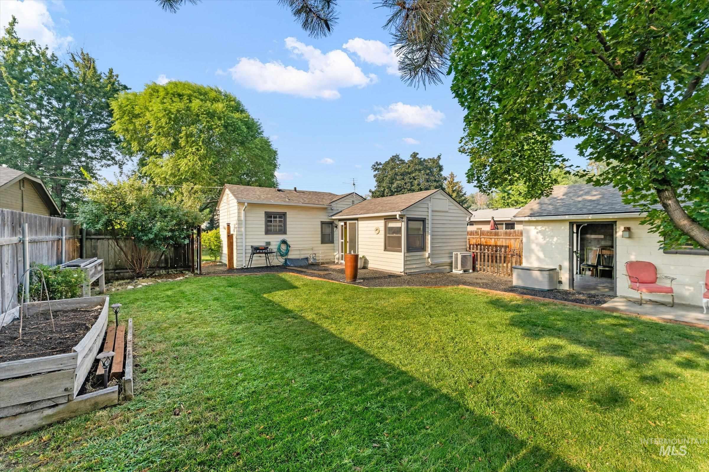 1304 W Targee Property Photo 7