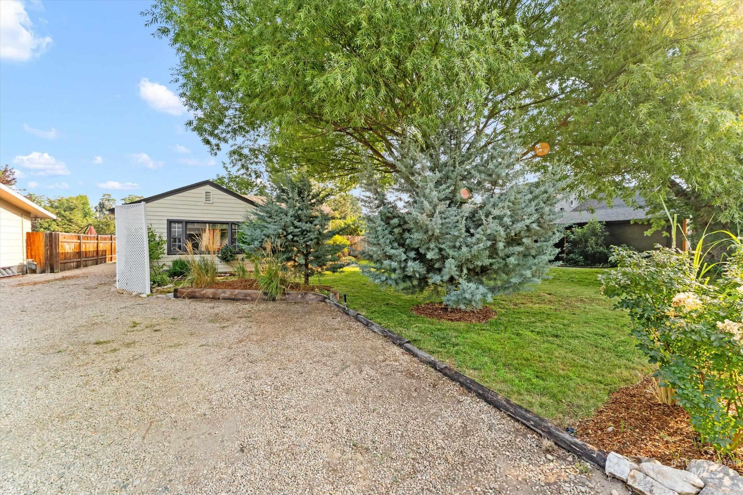 1304 W Targee Property Photo 9