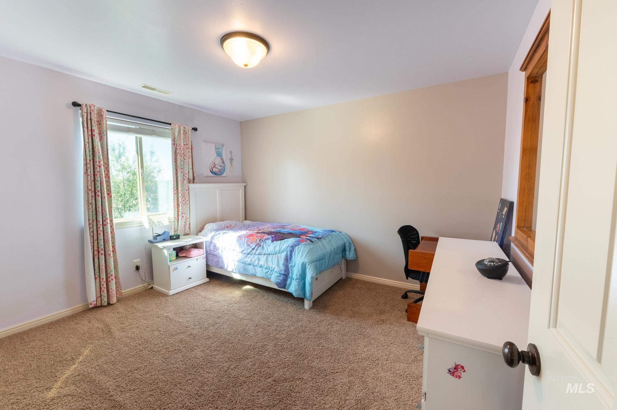 1031 Park Ave Property Photo 33