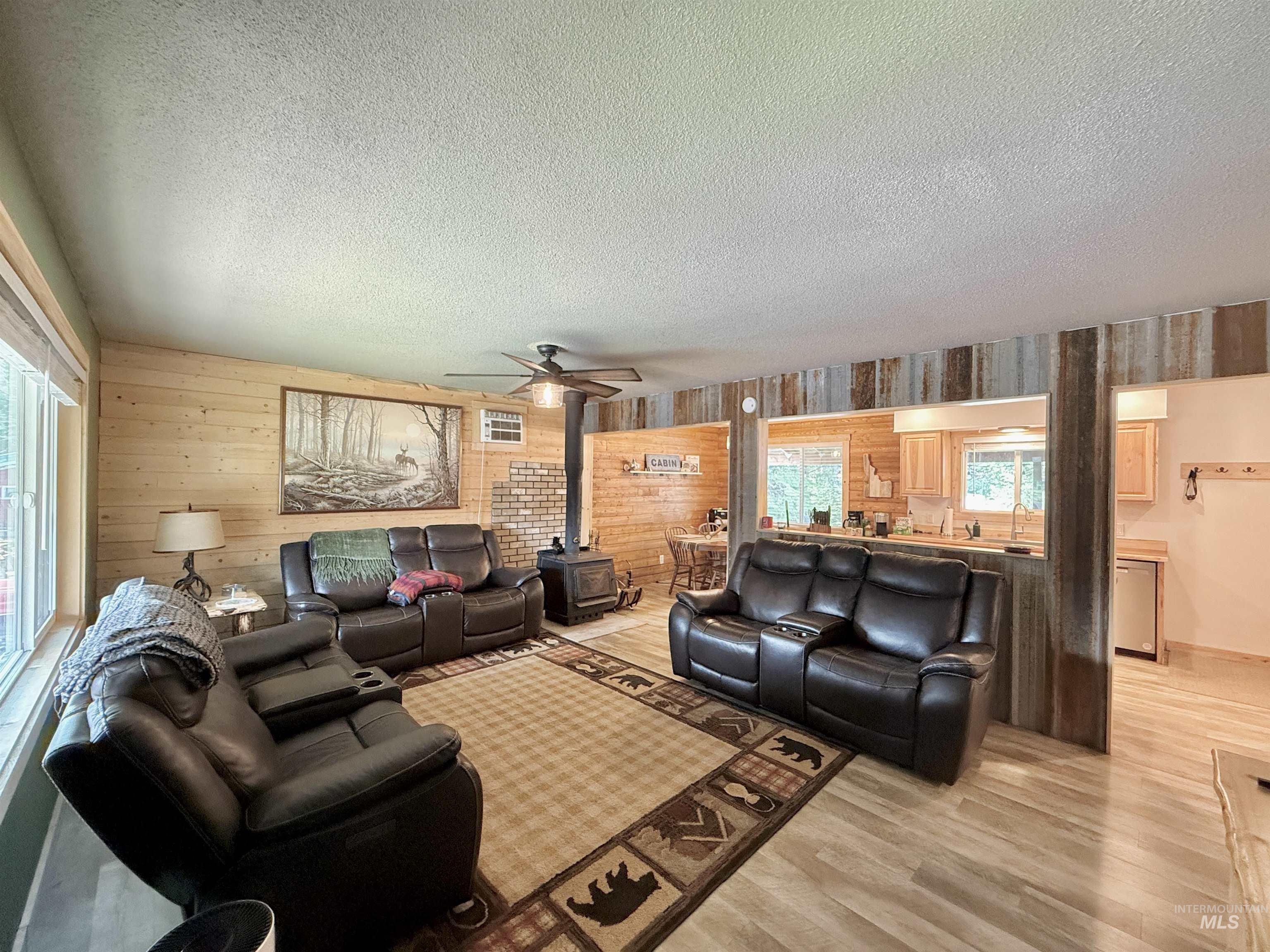 433 Cedar Drive Property Photo 4
