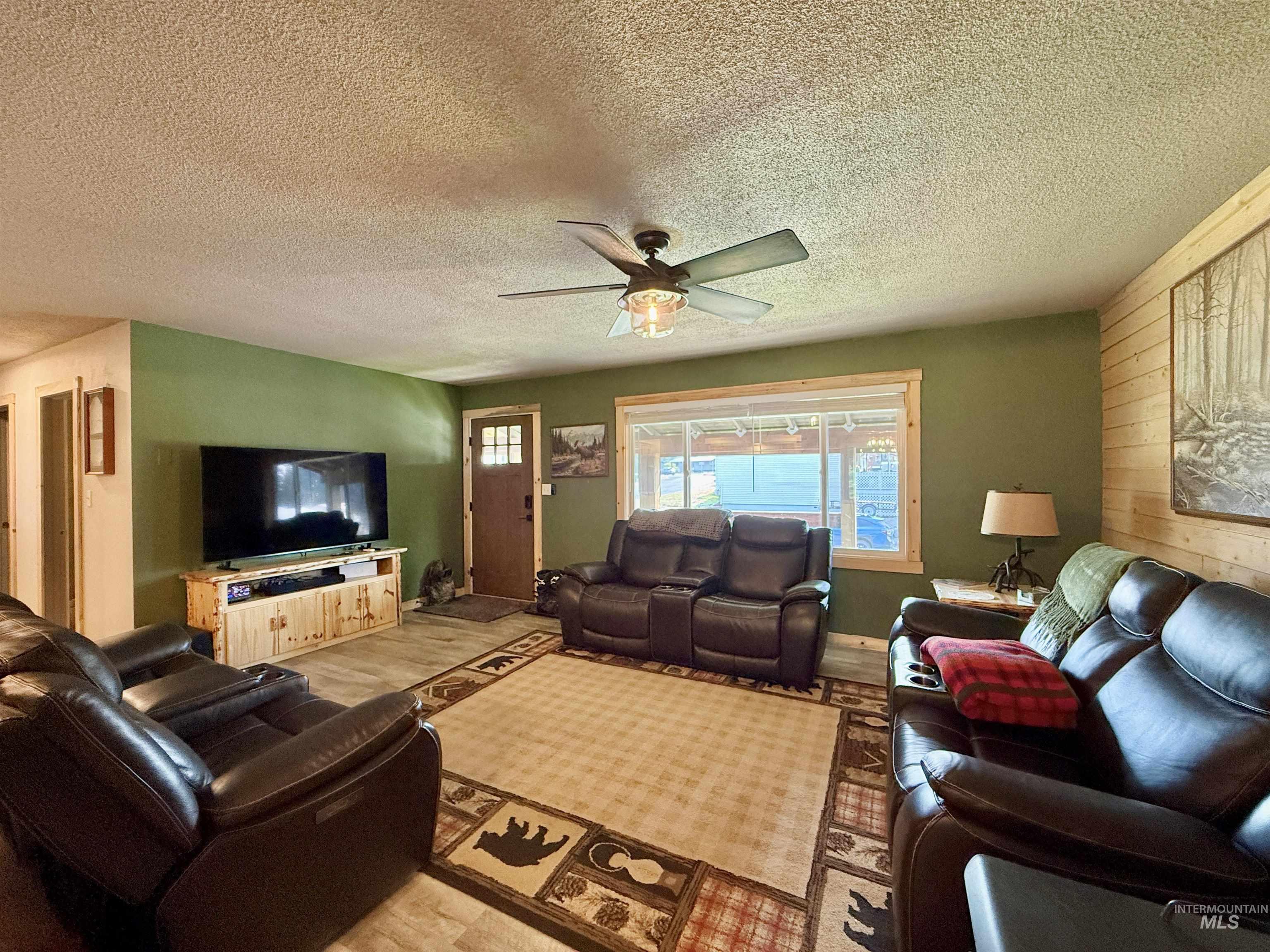 433 Cedar Drive Property Photo 5