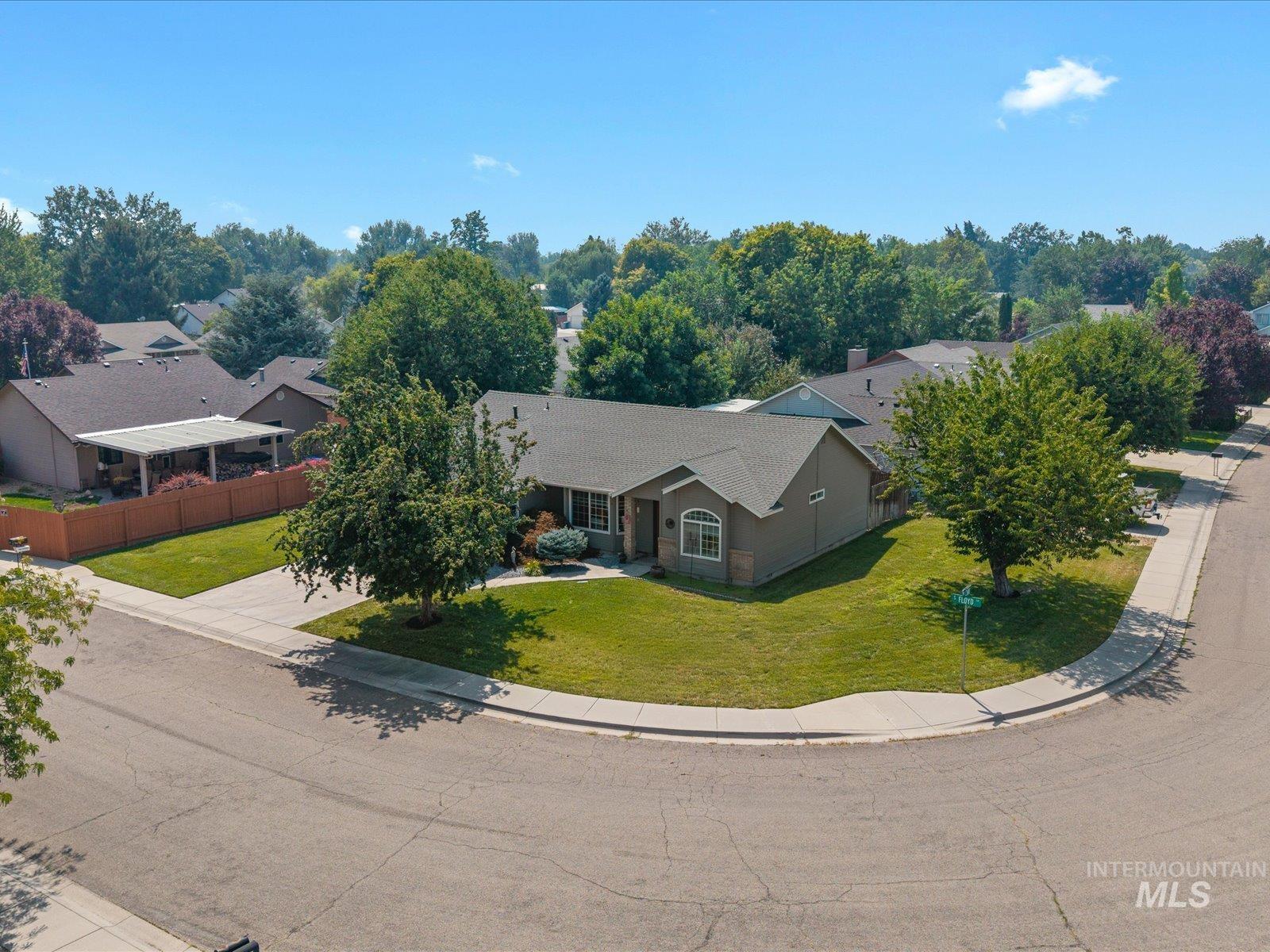 483 S Floyd Dr Property Photo 2