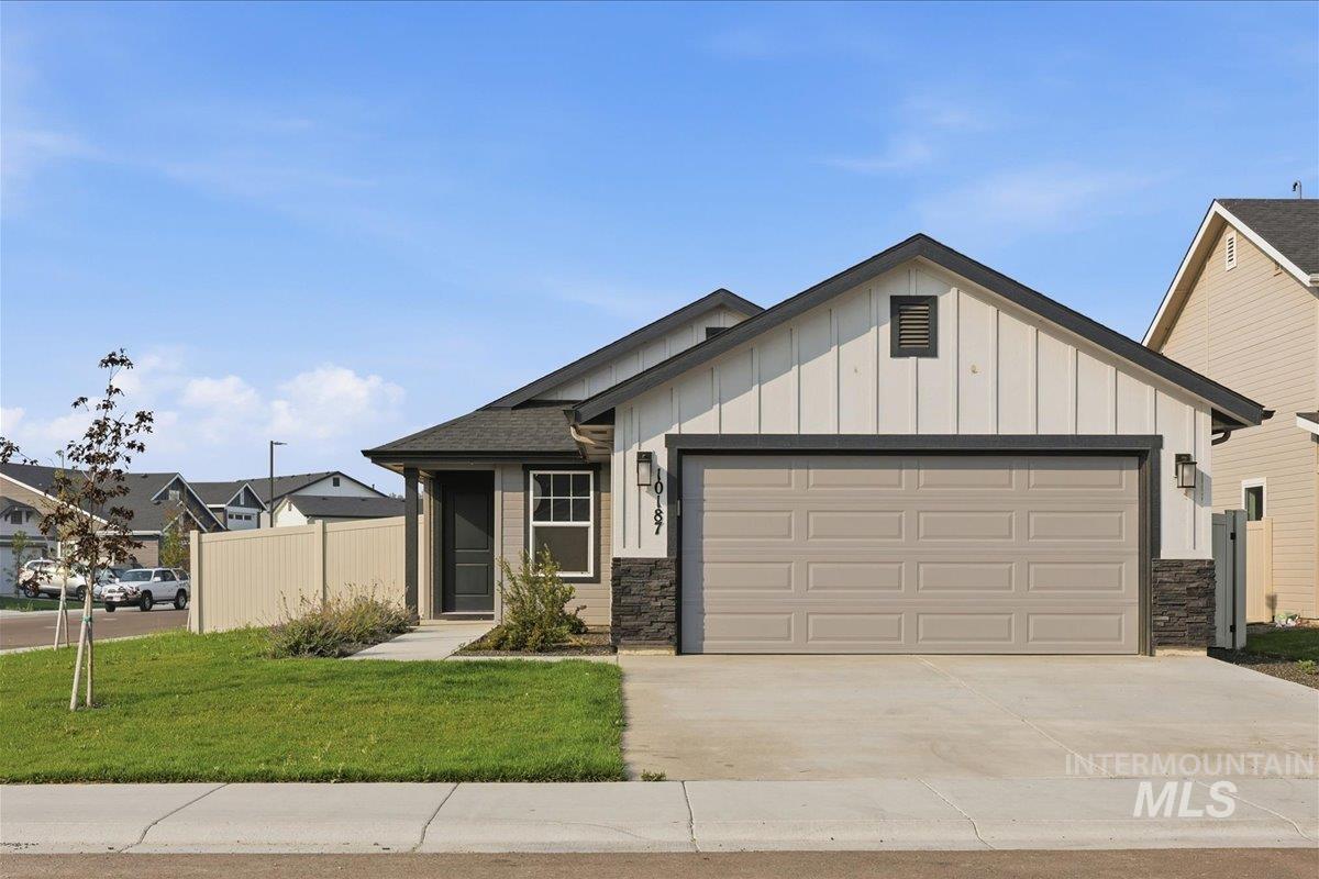10187 Longtail Drive Property Photo 1