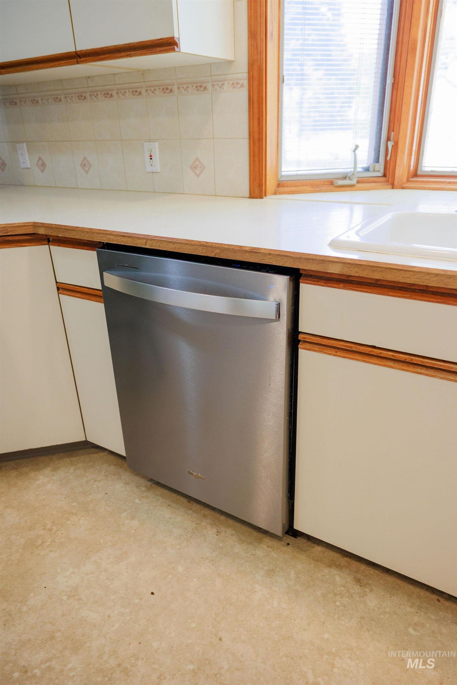 1006 N Morton St Property Photo 8