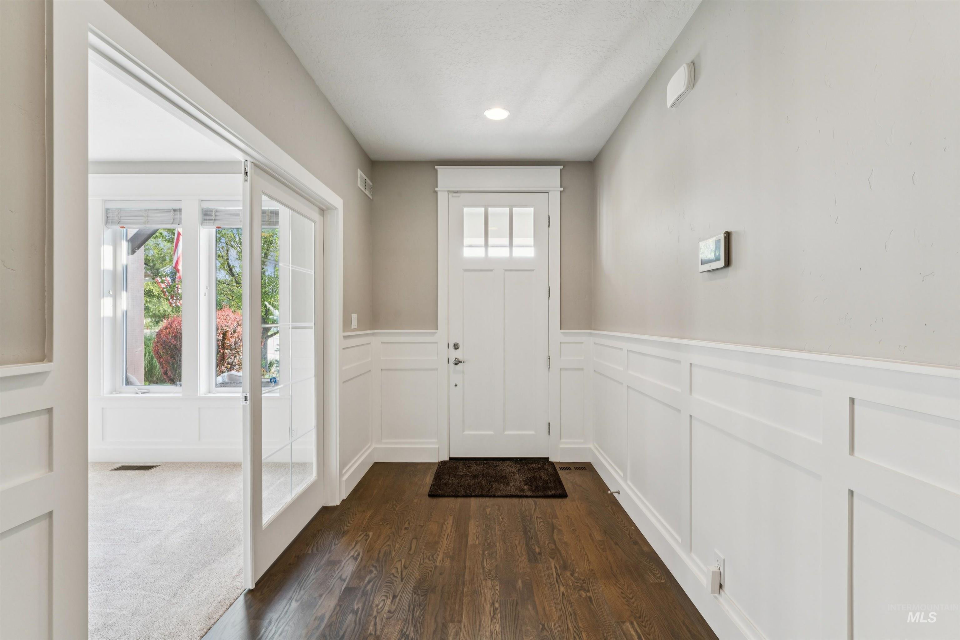 2309 W San Remo Dr Property Photo 5