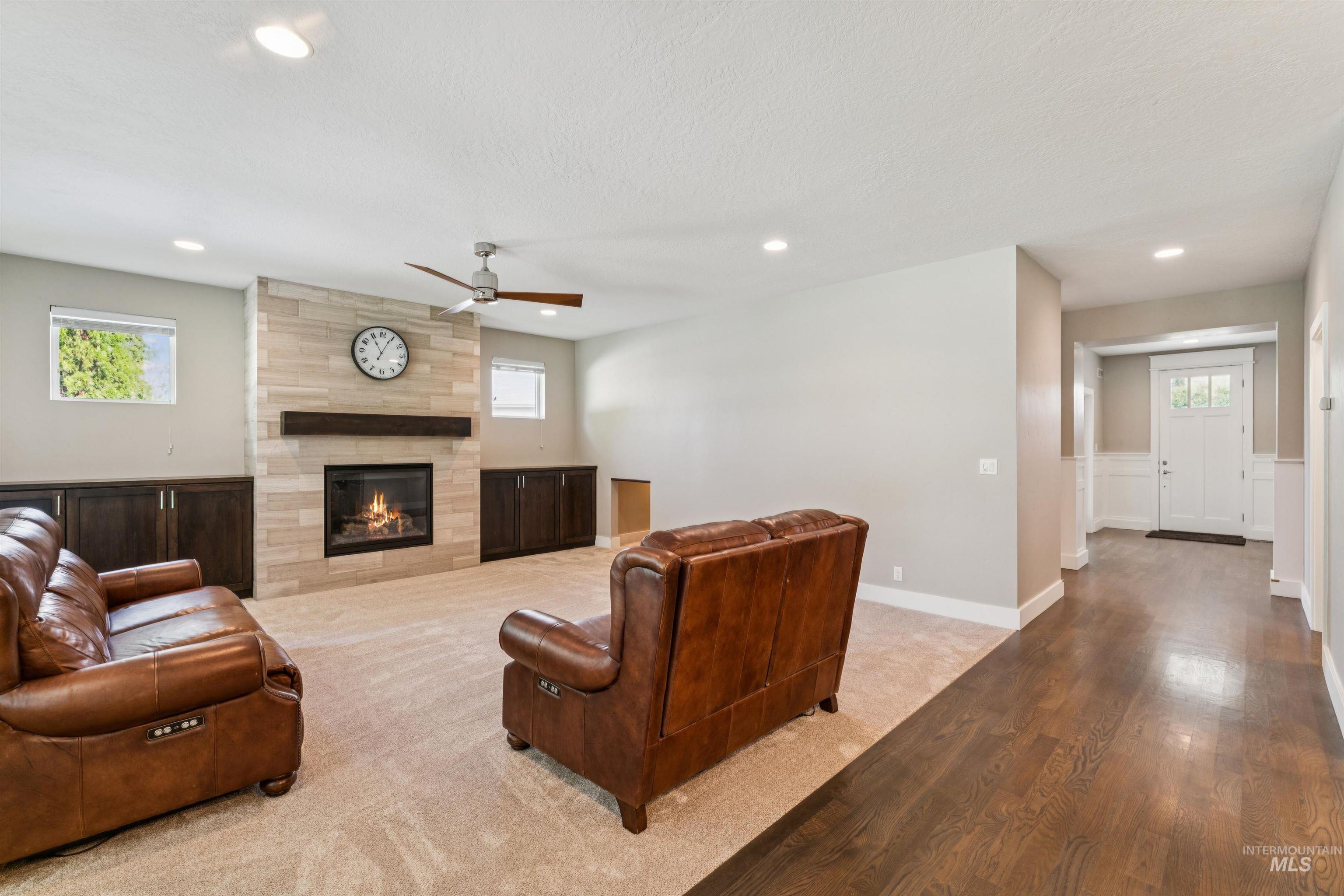 2309 W San Remo Dr Property Photo 8