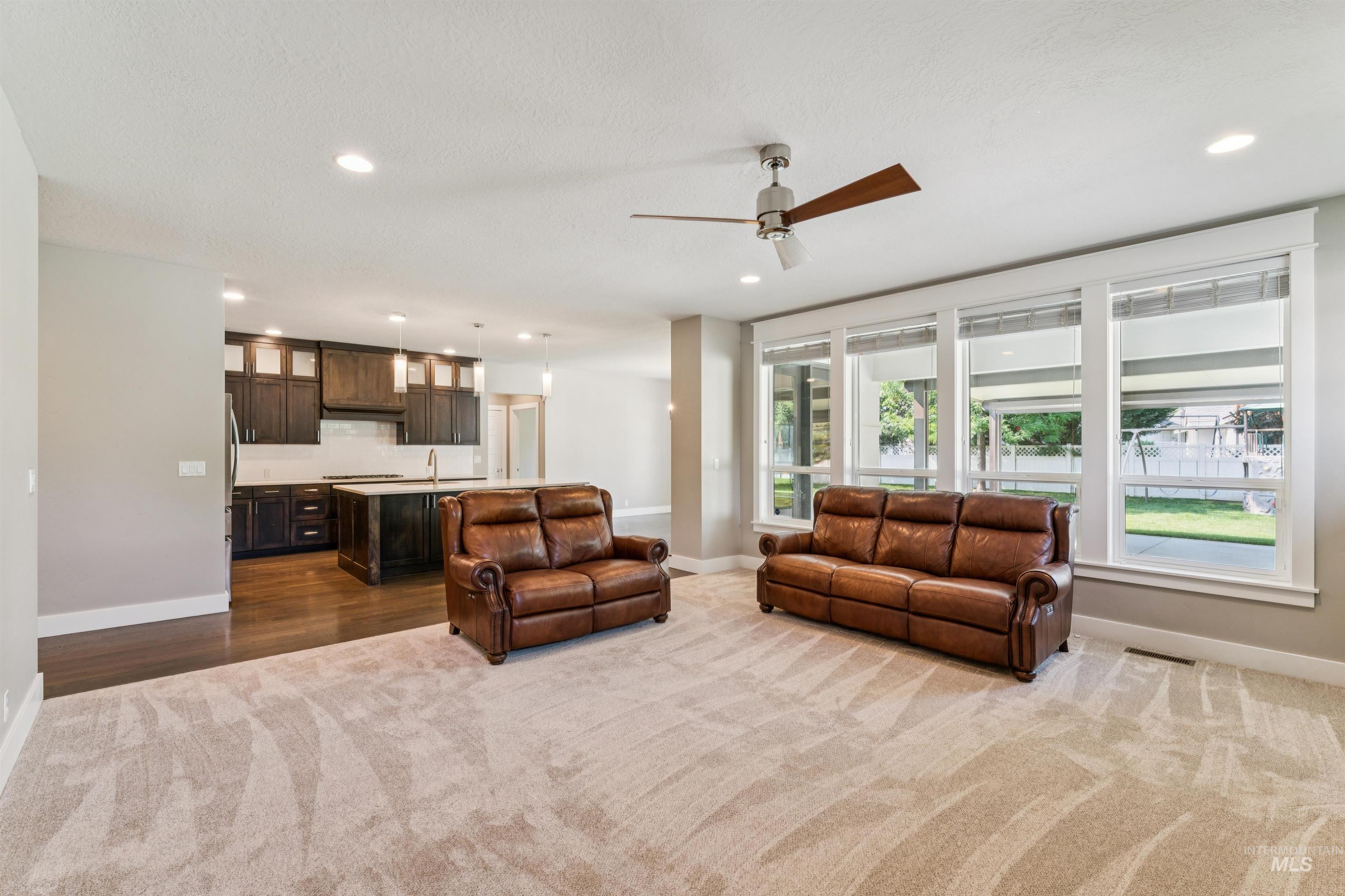 2309 W San Remo Dr Property Photo 10